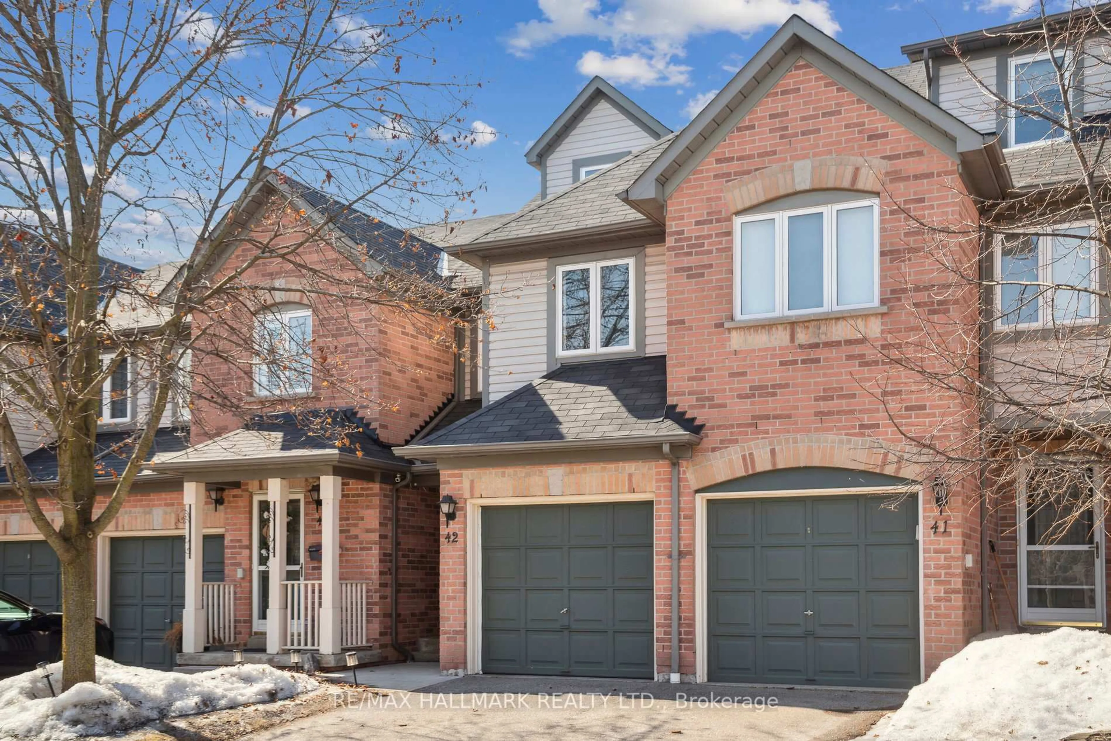 Home with brick exterior material, street for 2088 Leanne Blvd #42, Mississauga Ontario L5K 2S7