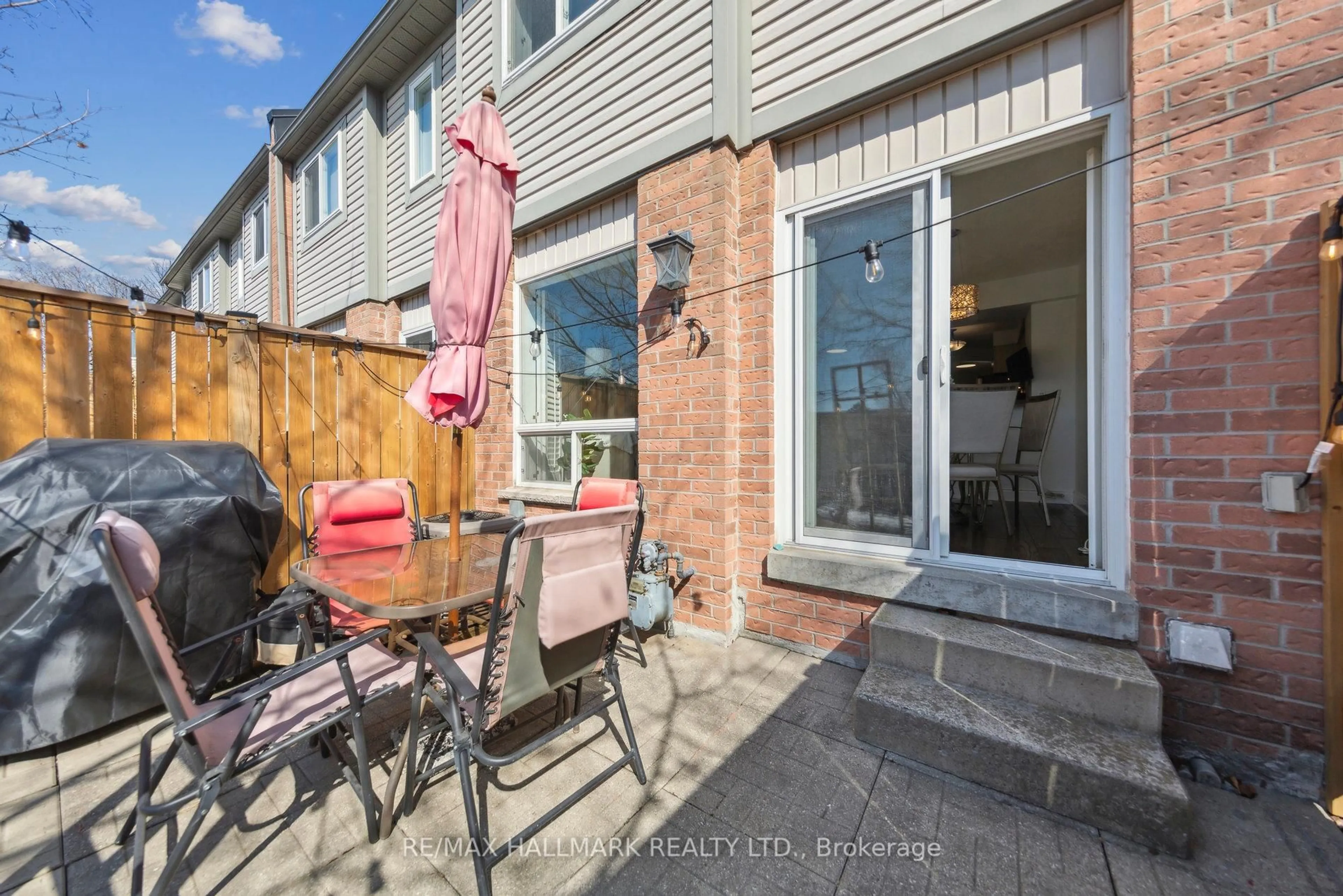 Patio, street for 2088 Leanne Blvd #42, Mississauga Ontario L5K 2S7