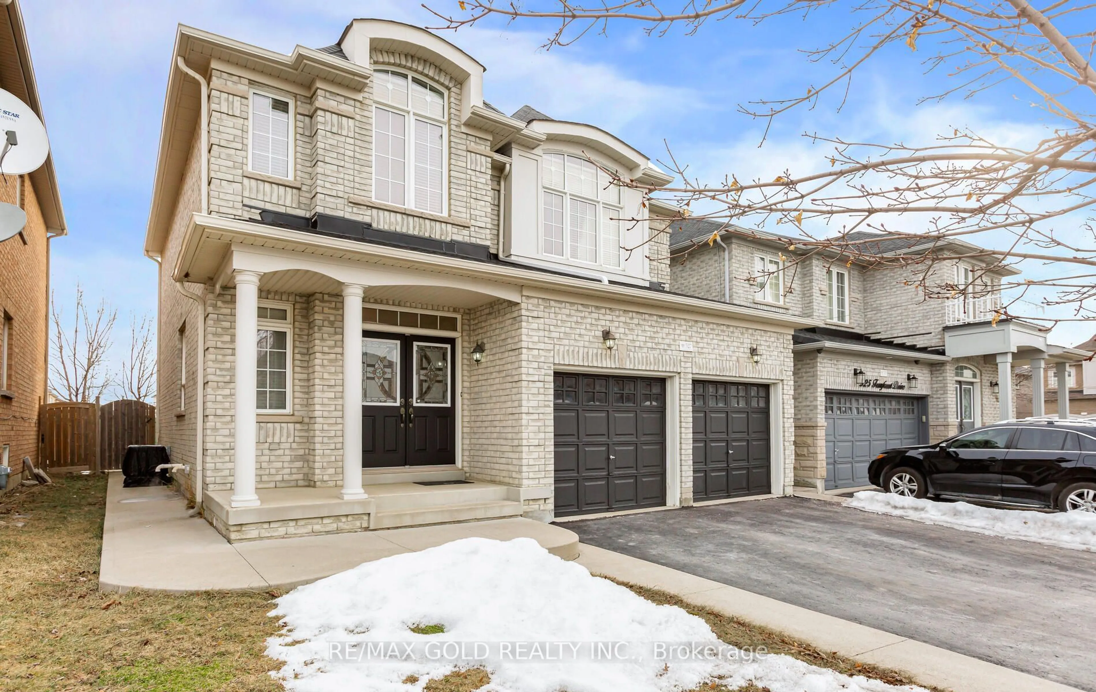 Home with brick exterior material, street for 527 Fernforest Dr, Brampton Ontario L6R 0S2