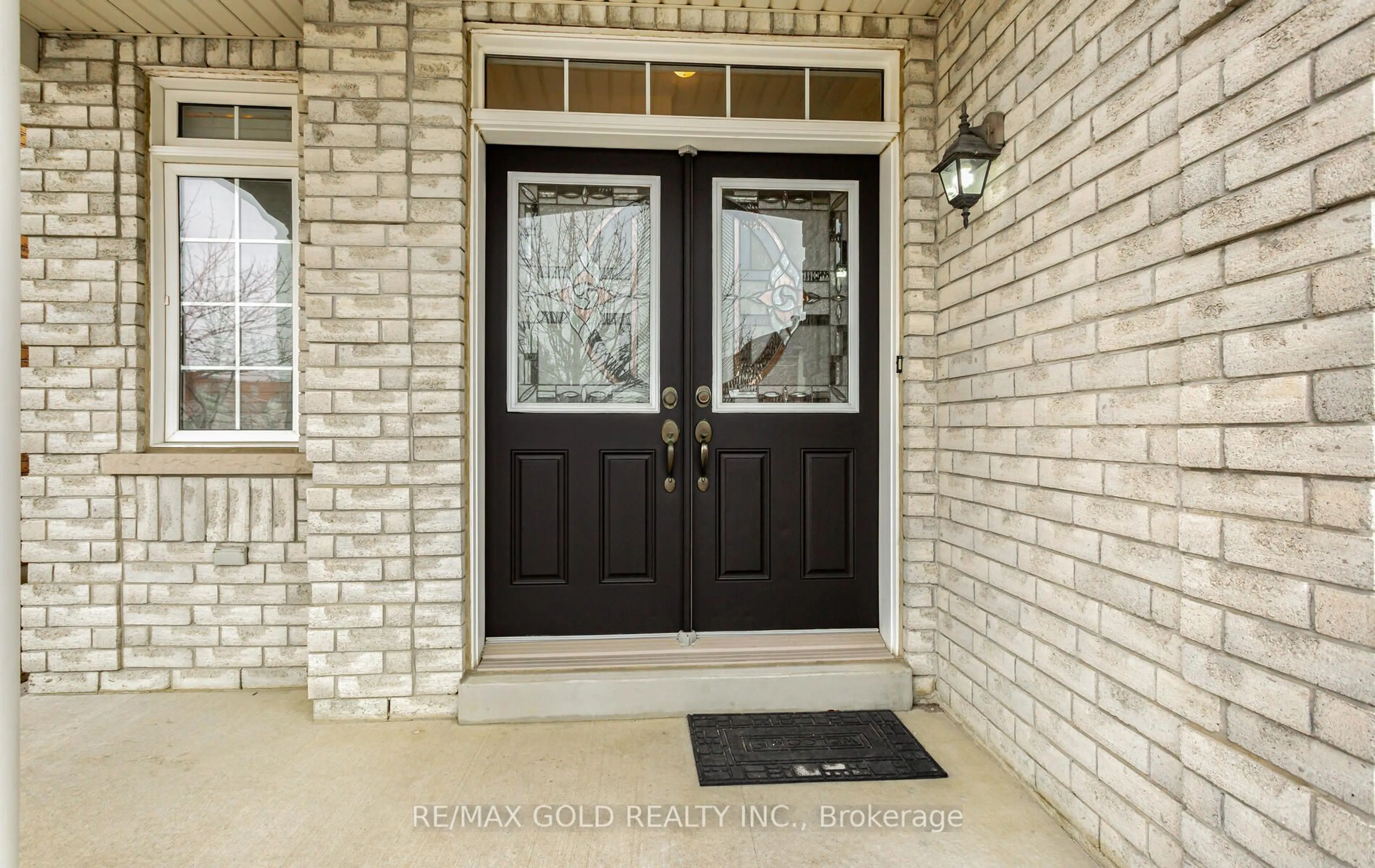 Indoor entryway for 527 Fernforest Dr, Brampton Ontario L6R 0S2