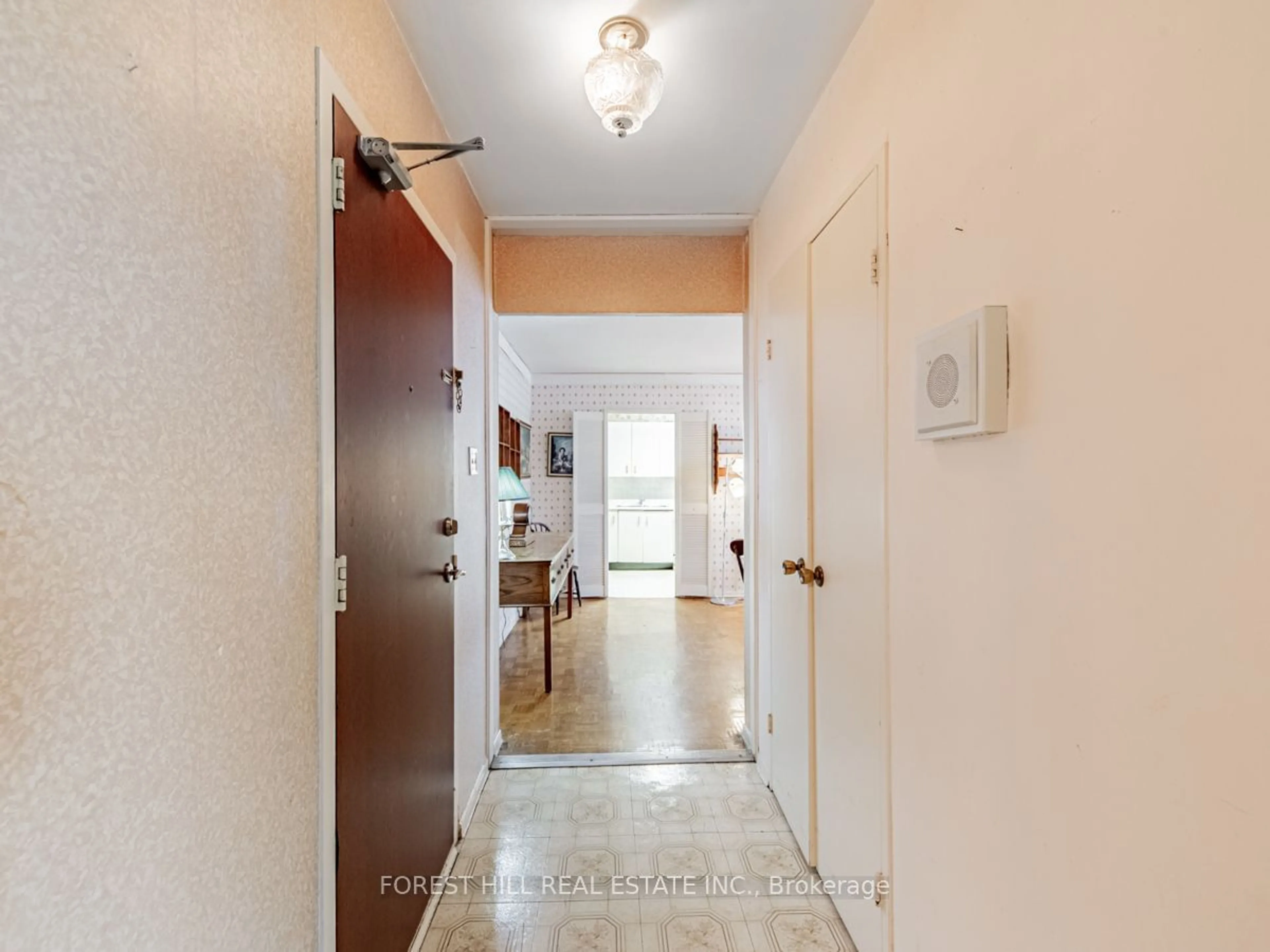 Indoor entryway for 360 Ridelle Ave #2009, Toronto Ontario M6B 1K1