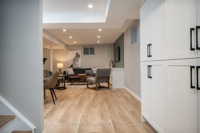 Additional property image - 465 Tyrone Cres