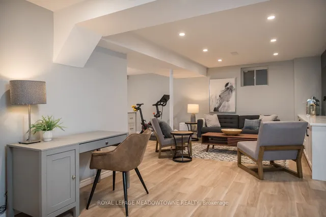 Additional property image - 465 Tyrone Cres