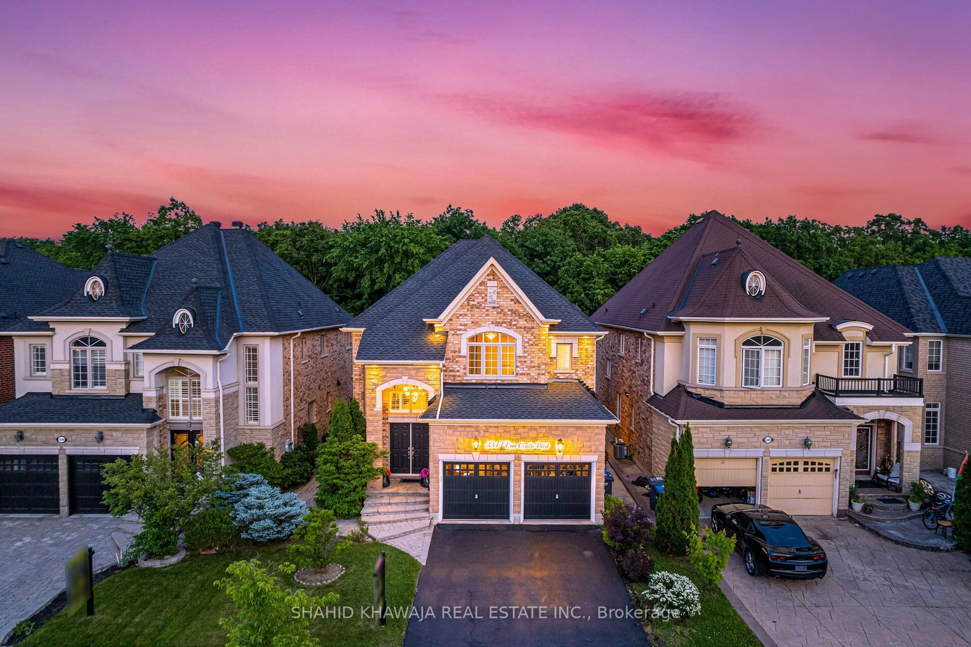 A pic from outside/outdoor area/front of a property/back of a property/a pic from drone, street for 3344 Erin Centre Blvd, Mississauga Ontario L5M 8C3