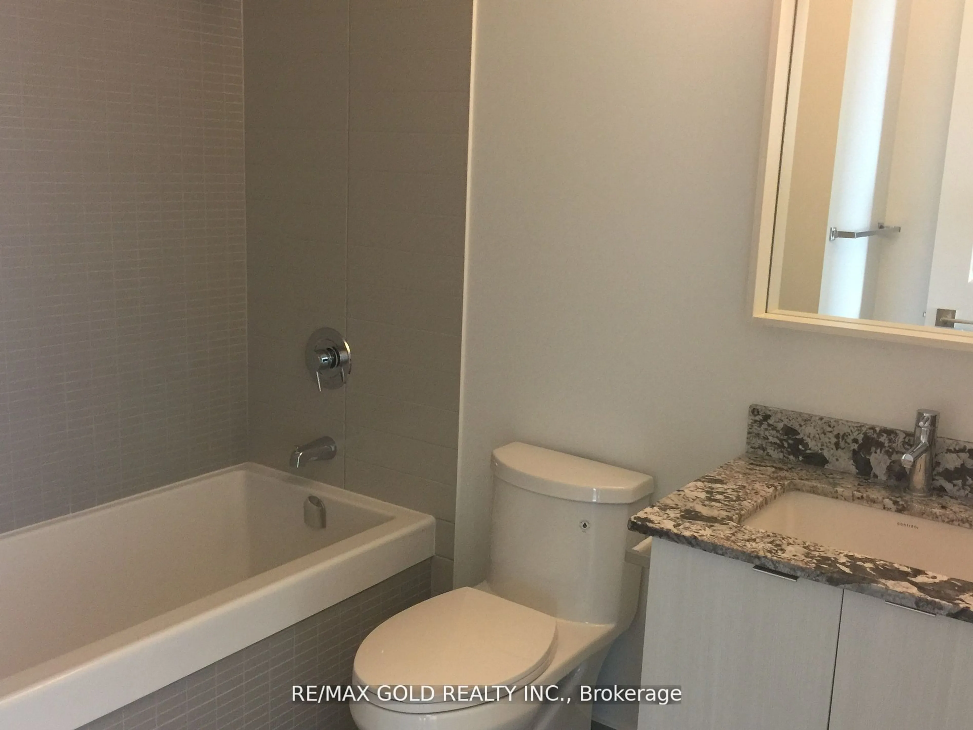 Standard bathroom, unknown for 4633 Glen Erin Dr #607, Mississauga Ontario L5M 7E1