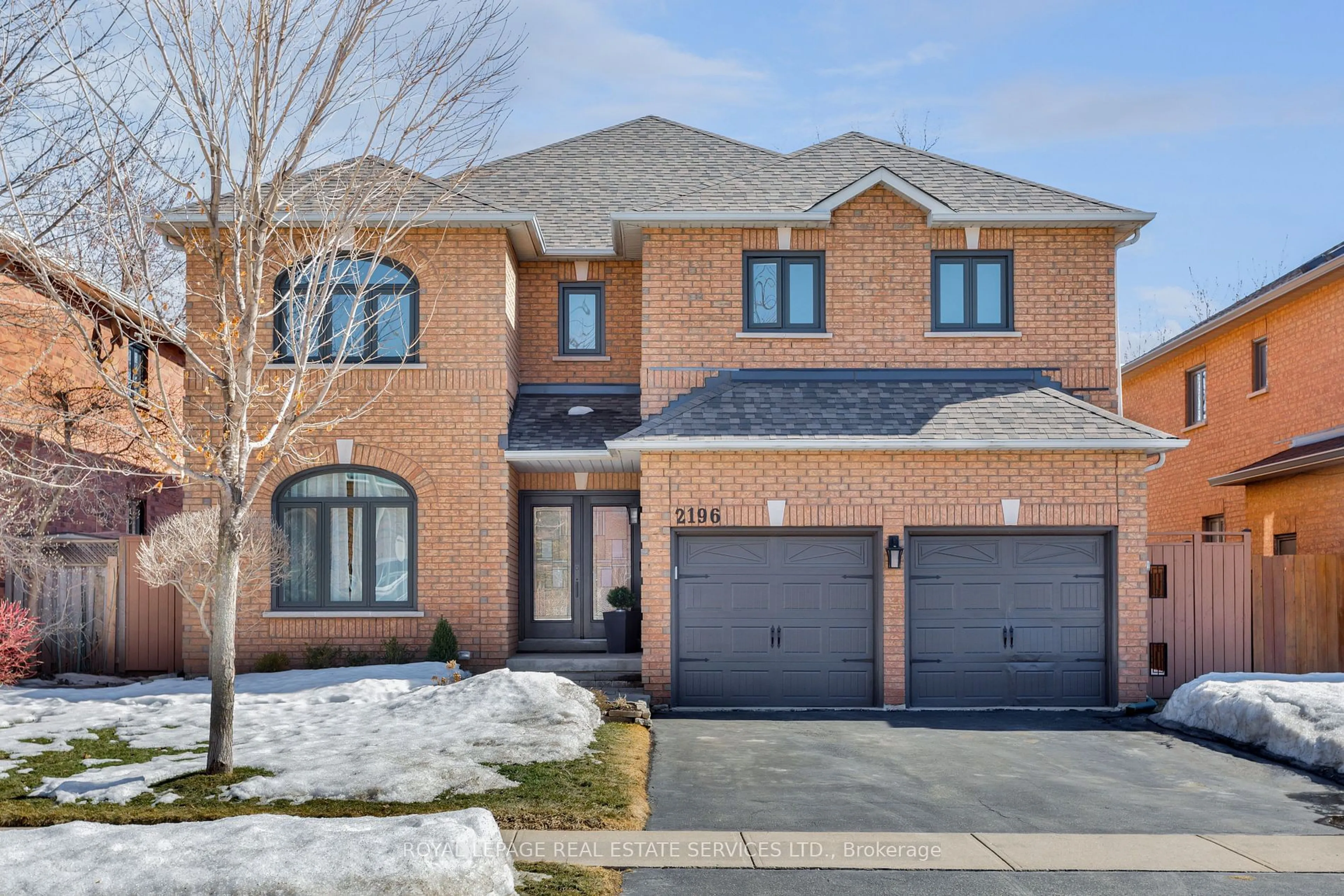 Home with brick exterior material, street for 2196 Grand Ravine Dr, Oakville Ontario L6H 6B1