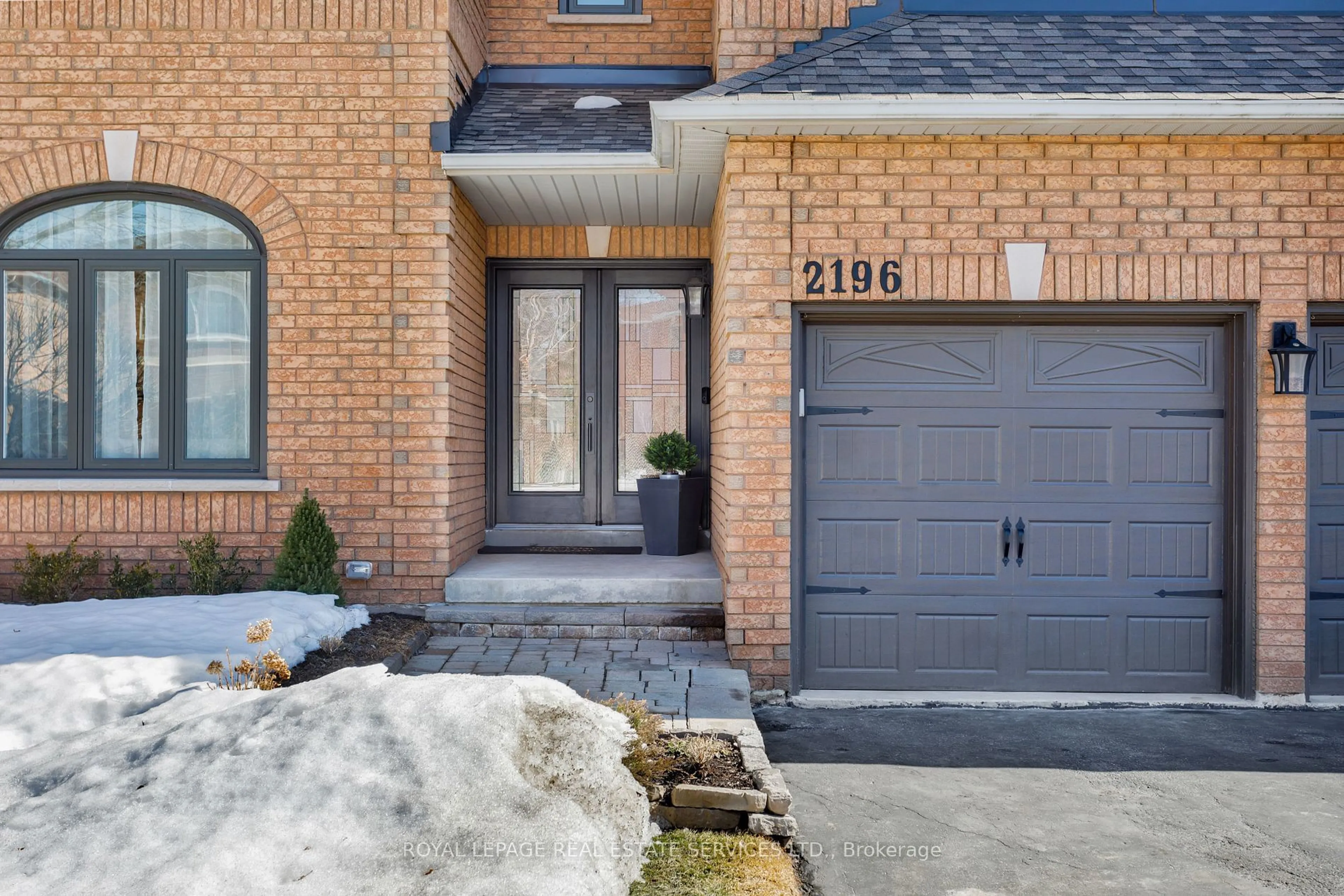 Home with brick exterior material, street for 2196 Grand Ravine Dr, Oakville Ontario L6H 6B1