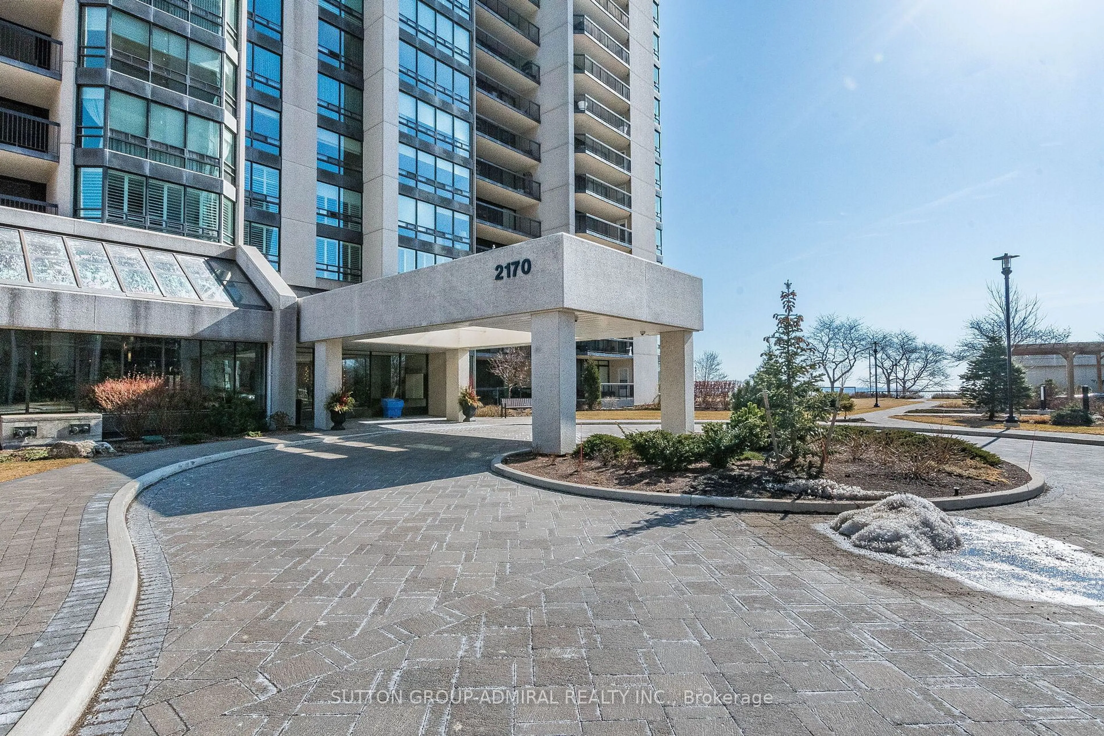 Indoor foyer for 2170 Marine Dr #2105, Oakville Ontario L6L 5V1