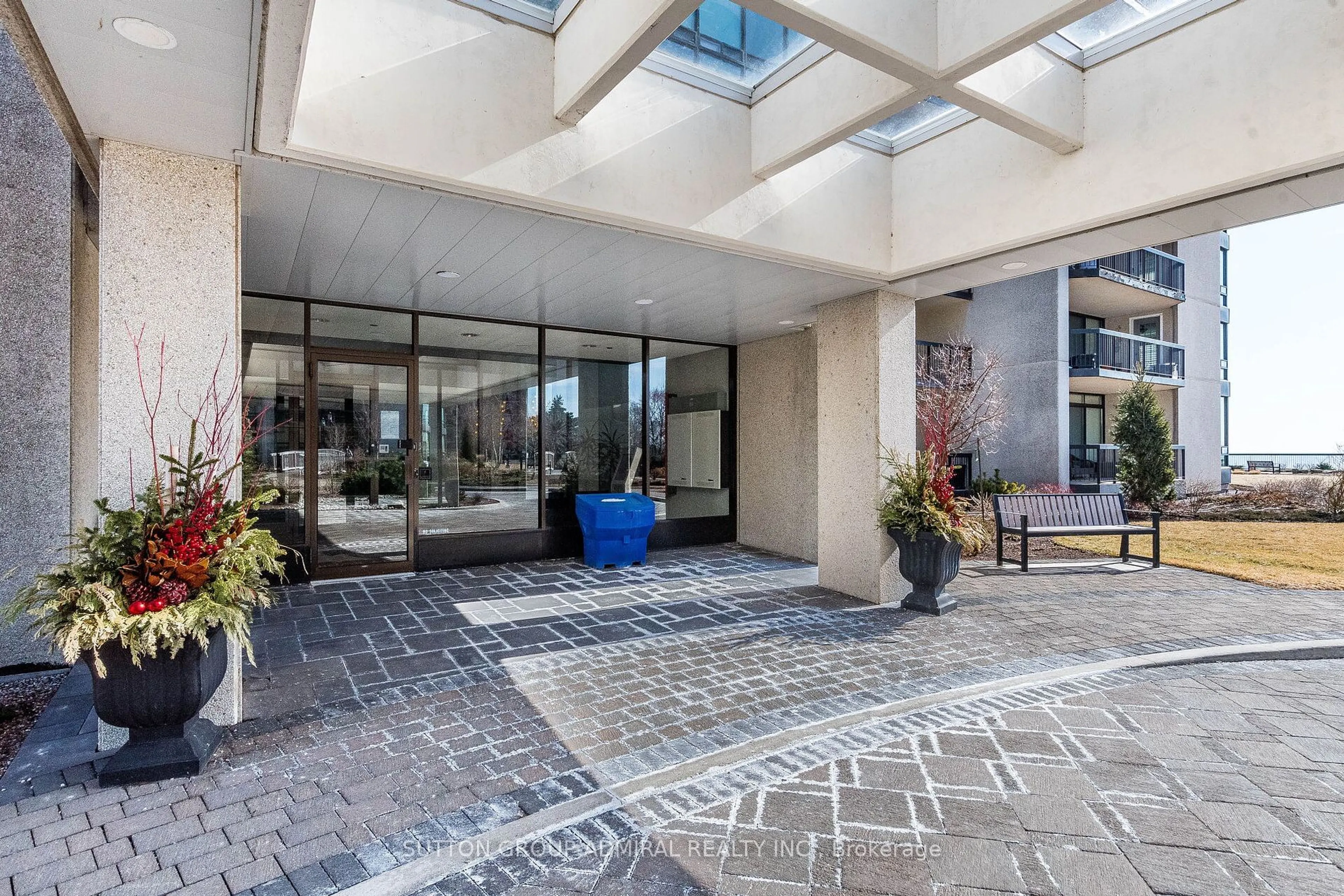 Lobby for 2170 Marine Dr #2105, Oakville Ontario L6L 5V1