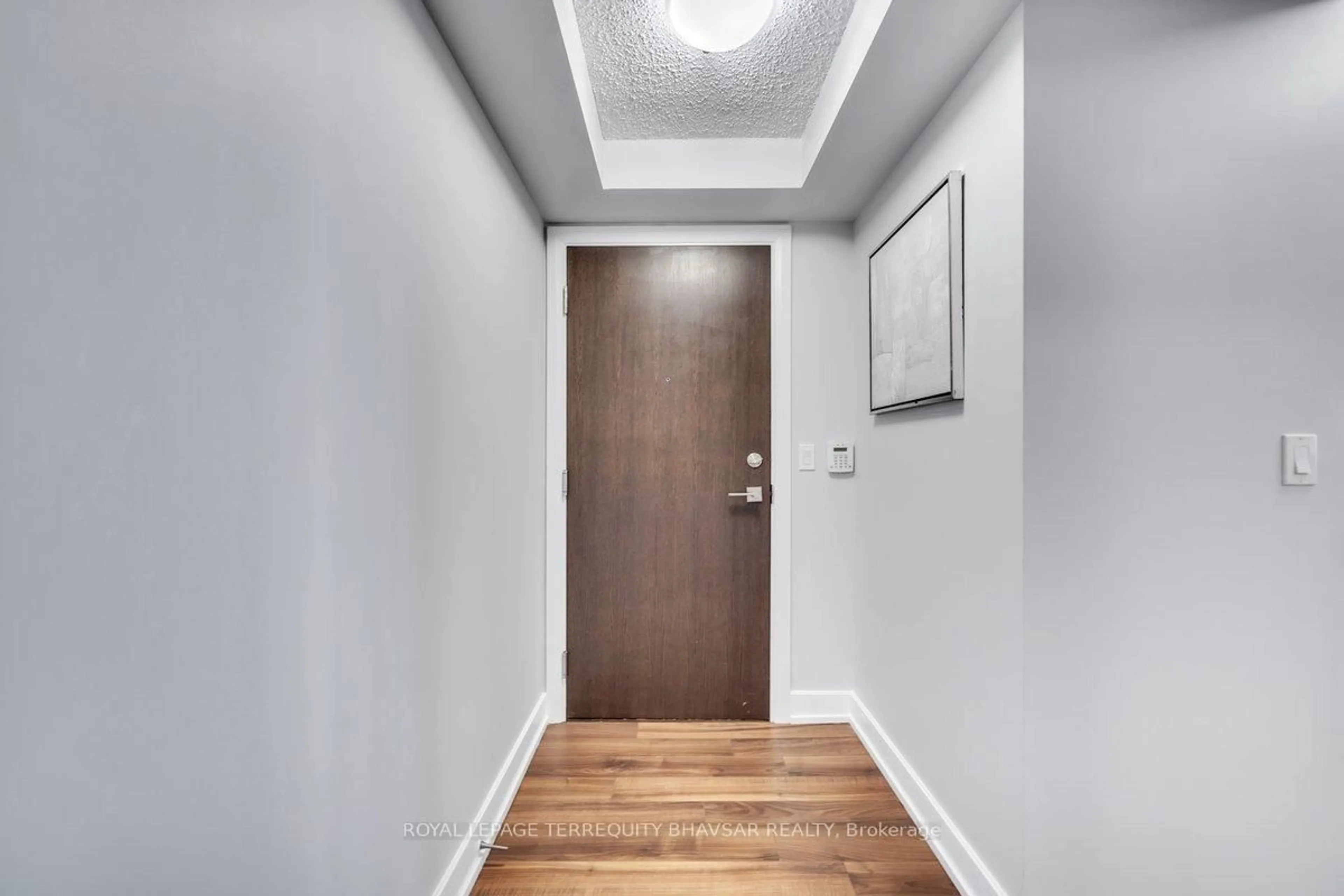 Indoor entryway for 6 Eva Rd #2111, Toronto Ontario M9C 0B1