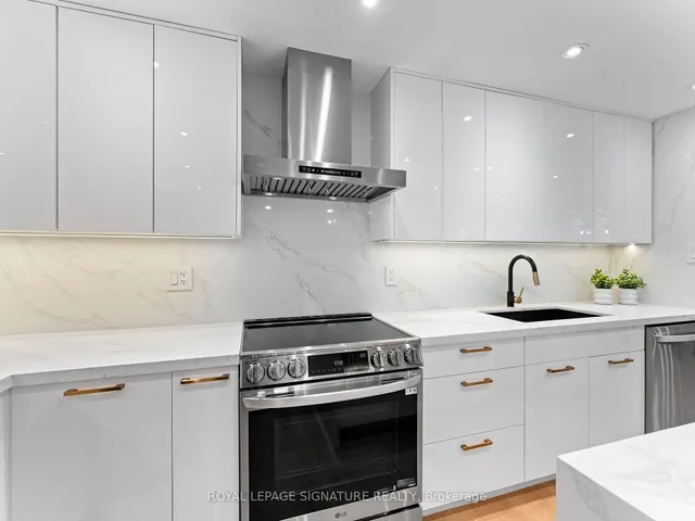 Additional property image - 812 Burnhamthorpe Rd Unit 607