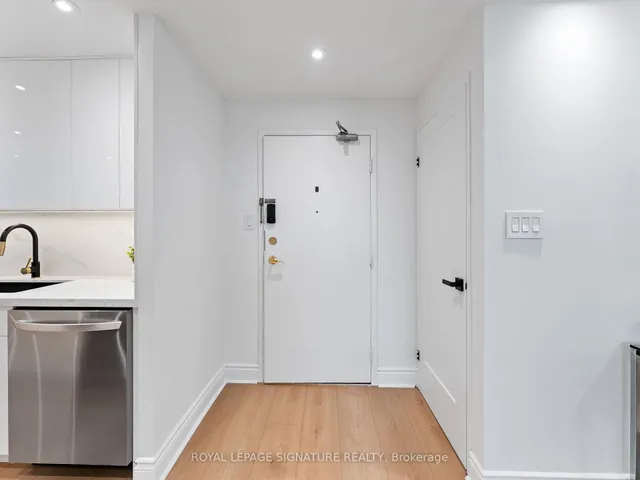 Additional property image - 812 Burnhamthorpe Rd Unit 607