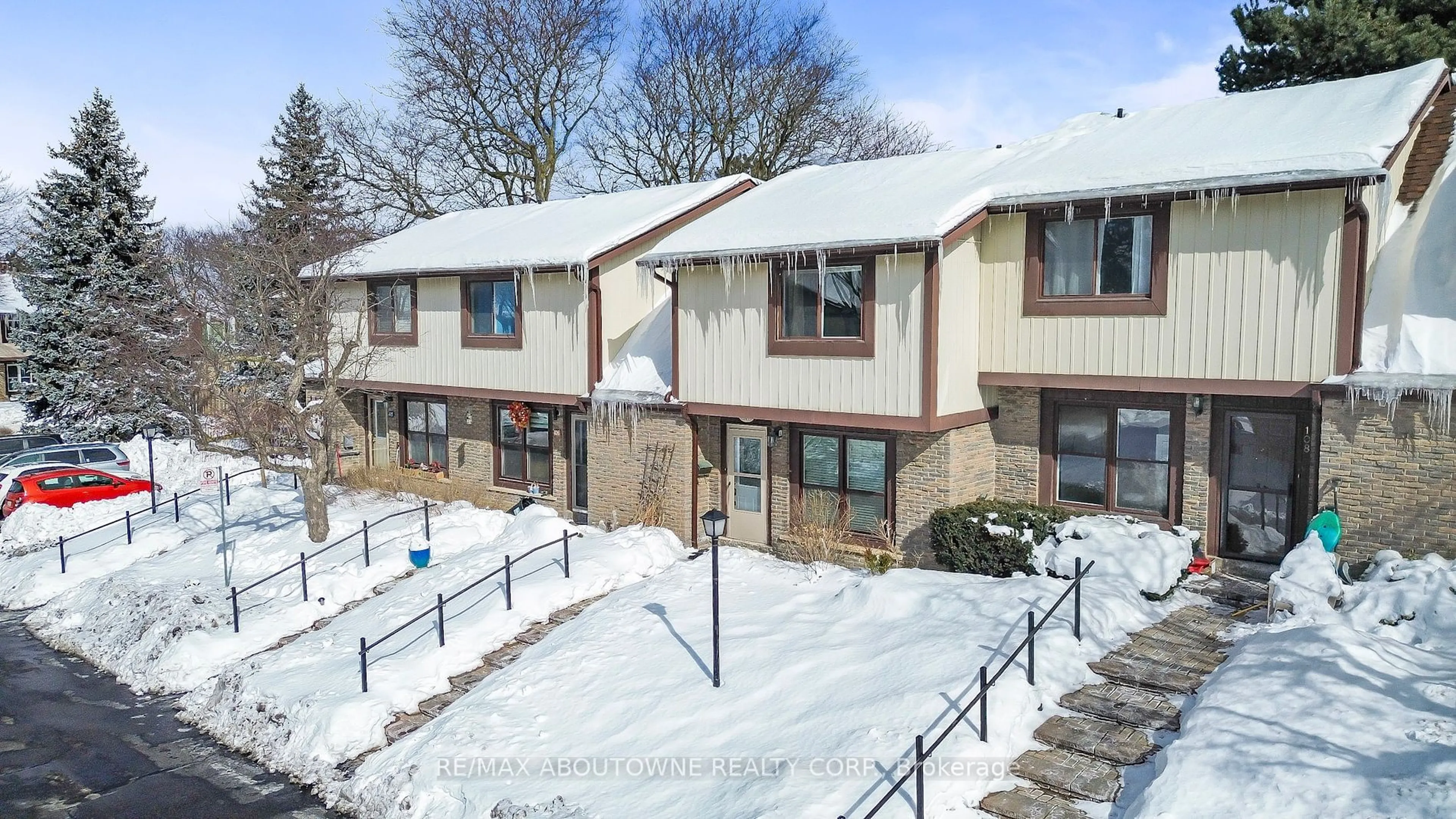 A pic from outside/outdoor area/front of a property/back of a property/a pic from drone, street for 6650 Falconer Dr #107, Mississauga Ontario L5N 1B5