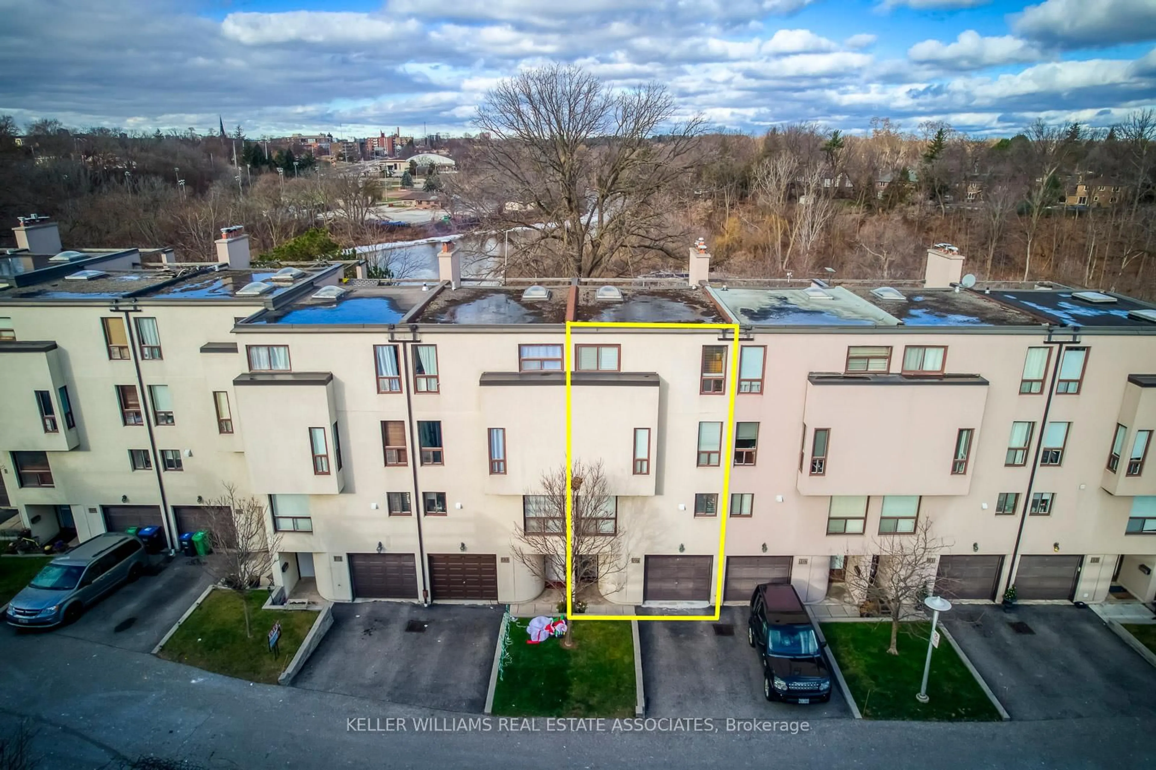 A pic from outside/outdoor area/front of a property/back of a property/a pic from drone, city buildings view from balcony for 24 Reid Dr #9, Mississauga Ontario L5M 2A6