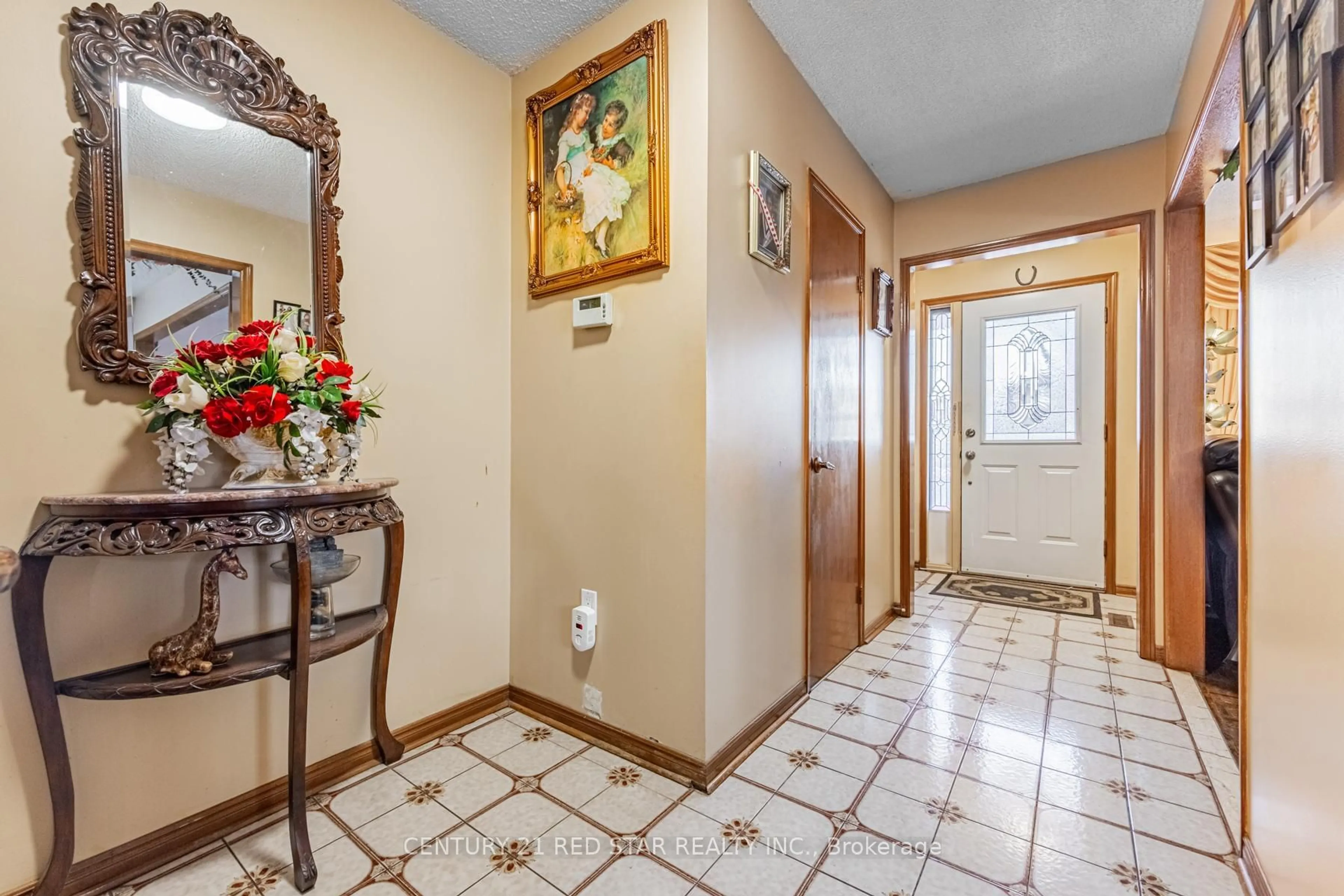 Indoor foyer for 151 Cabernet Circ, Toronto Ontario M9V 4Y7