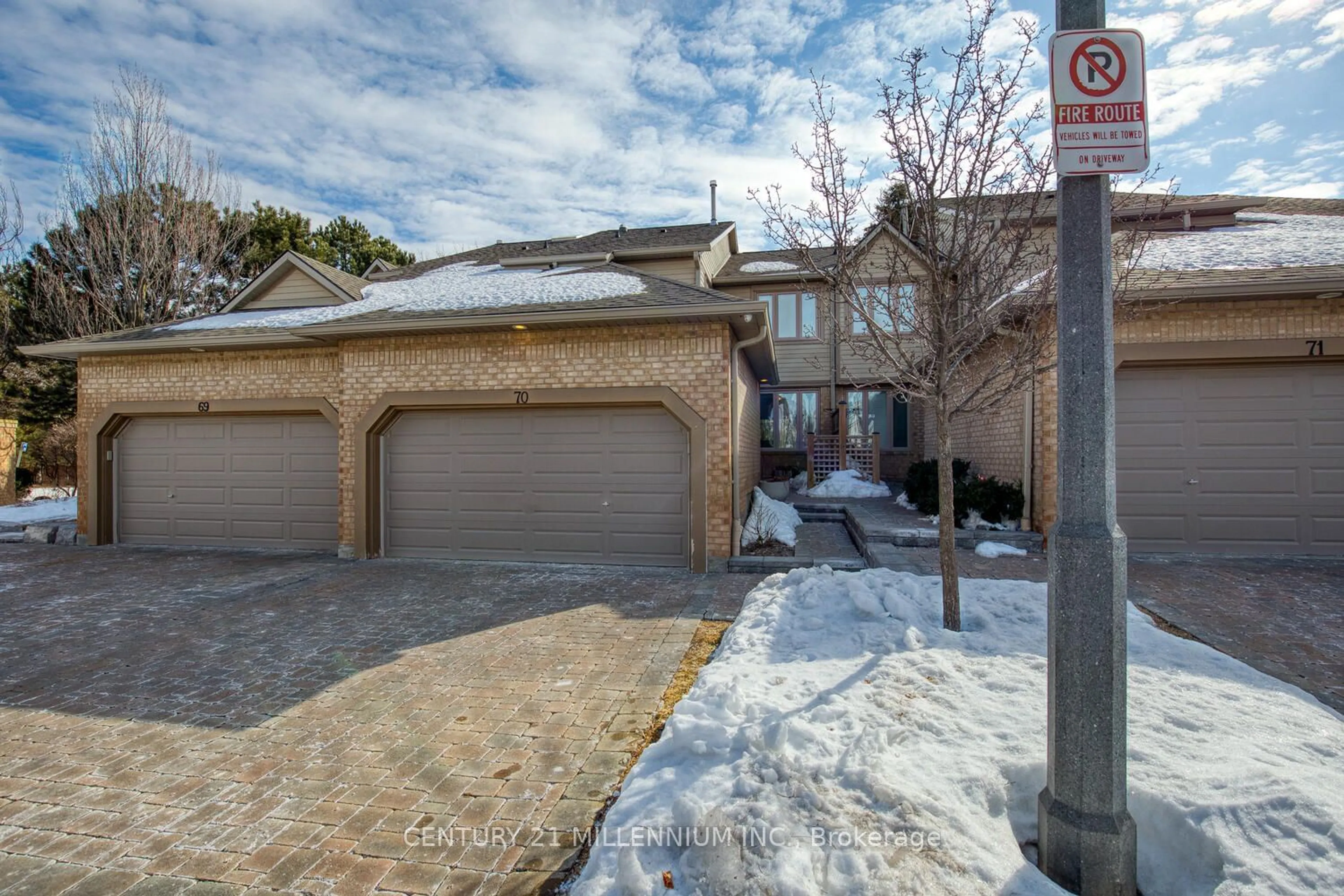 A pic from outside/outdoor area/front of a property/back of a property/a pic from drone, street for 1725 The Chase N/A #70, Mississauga Ontario L5M 4N3