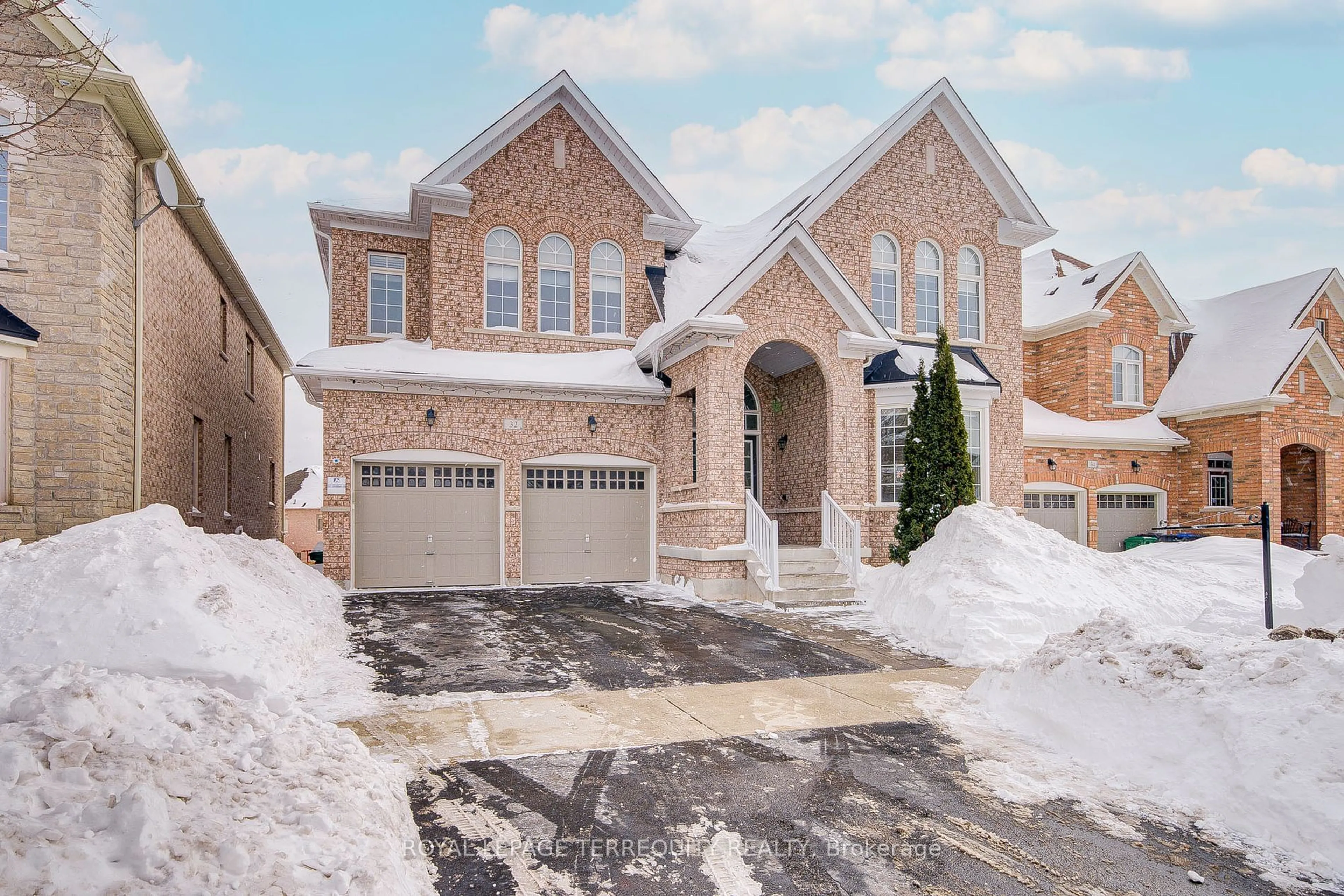 Home with brick exterior material, street for 32 Mistyglen Cres, Brampton Ontario L6Y 0X2