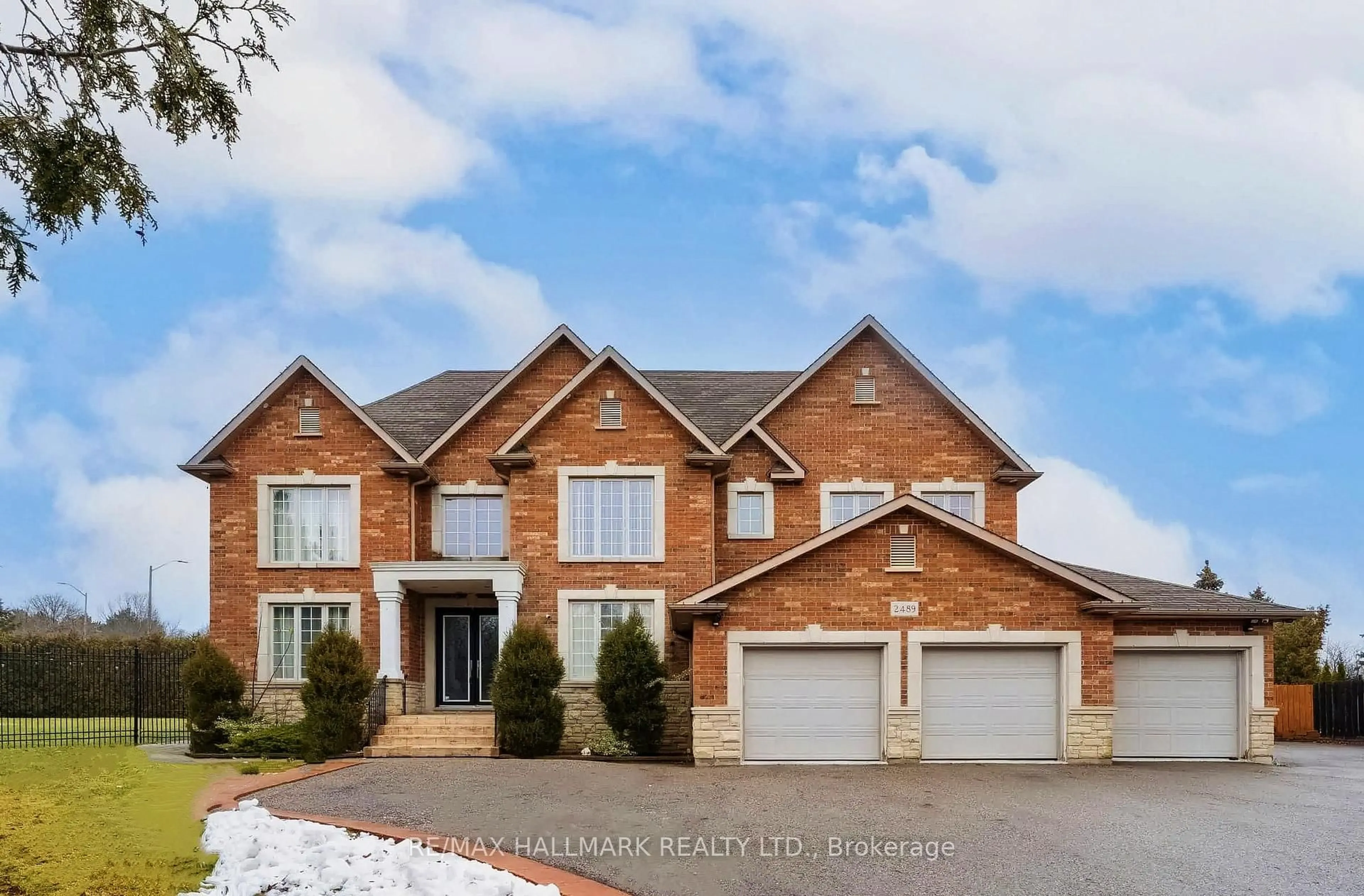 Home with brick exterior material, street for 2489 Olinda Crt, Mississauga Ontario L5C 4P5