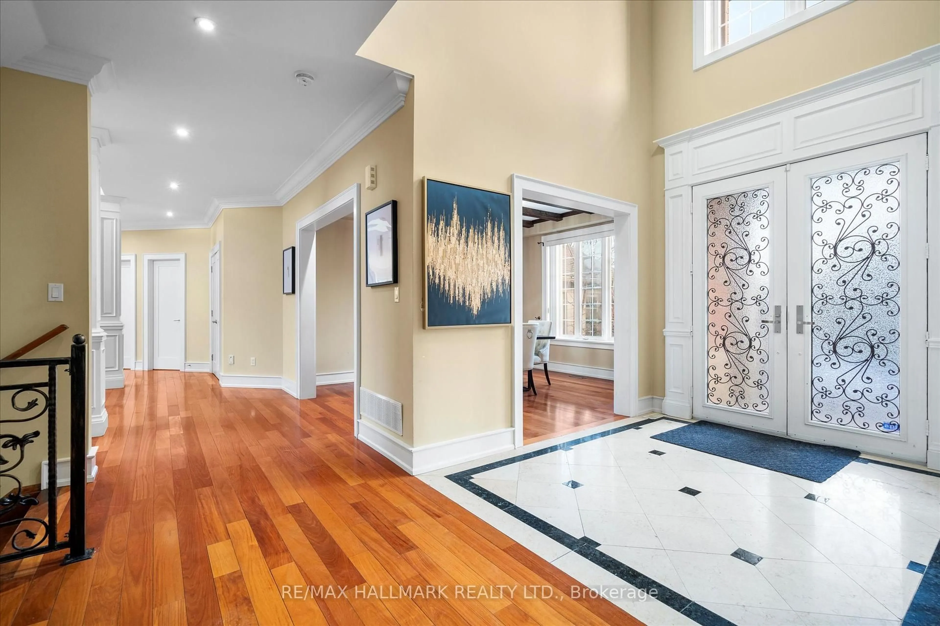 Indoor entryway for 2489 Olinda Crt, Mississauga Ontario L5C 4P5