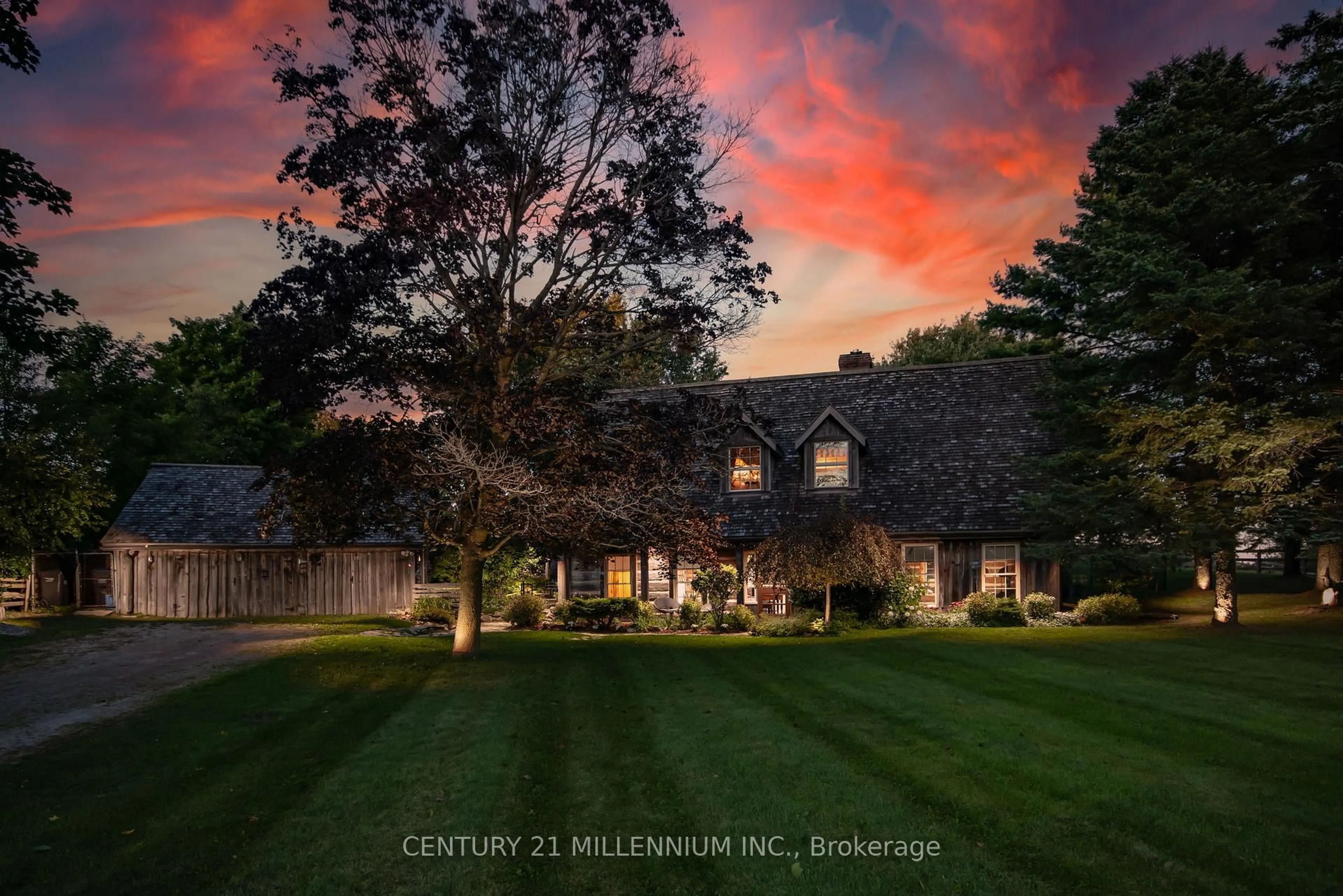 A pic from outside/outdoor area/front of a property/back of a property/a pic from drone, building for 20909 Shaws Creek Rd, Caledon Ontario L7K 1L7