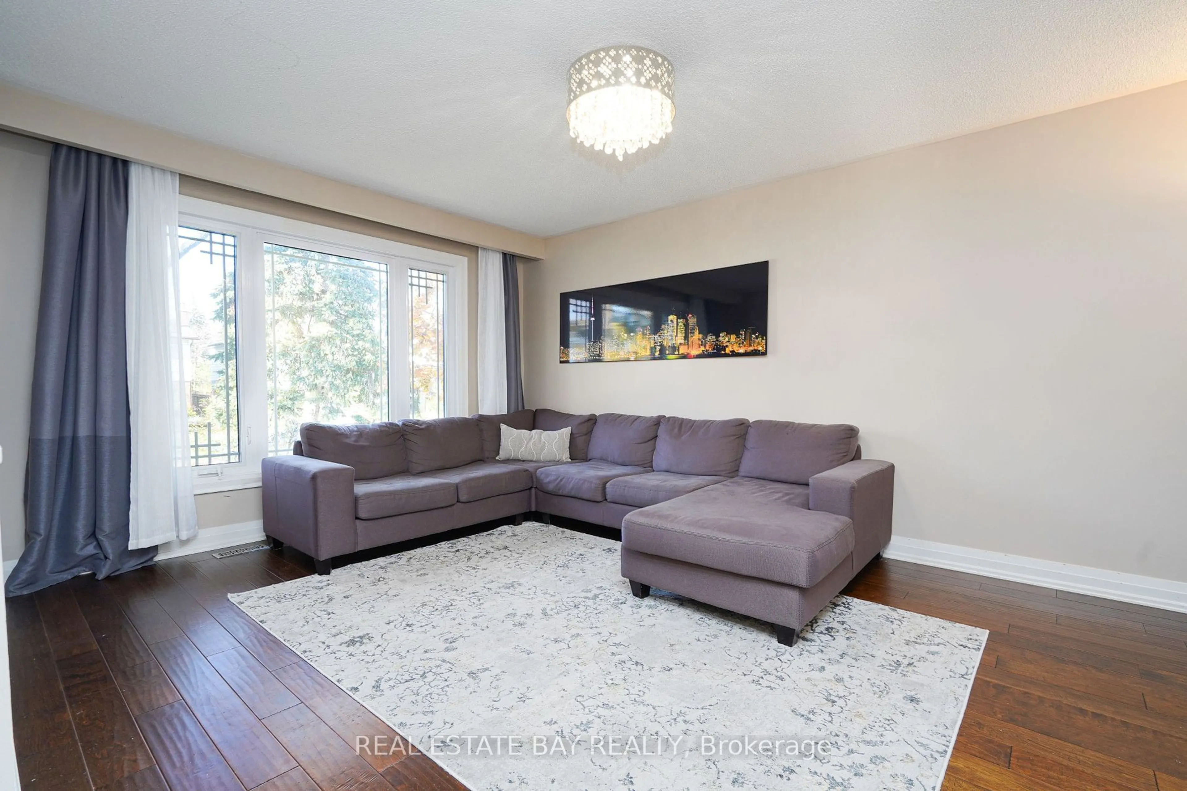 Living room with furniture, unknown for 220 Overton Pl, Oakville Ontario L6H 1E9