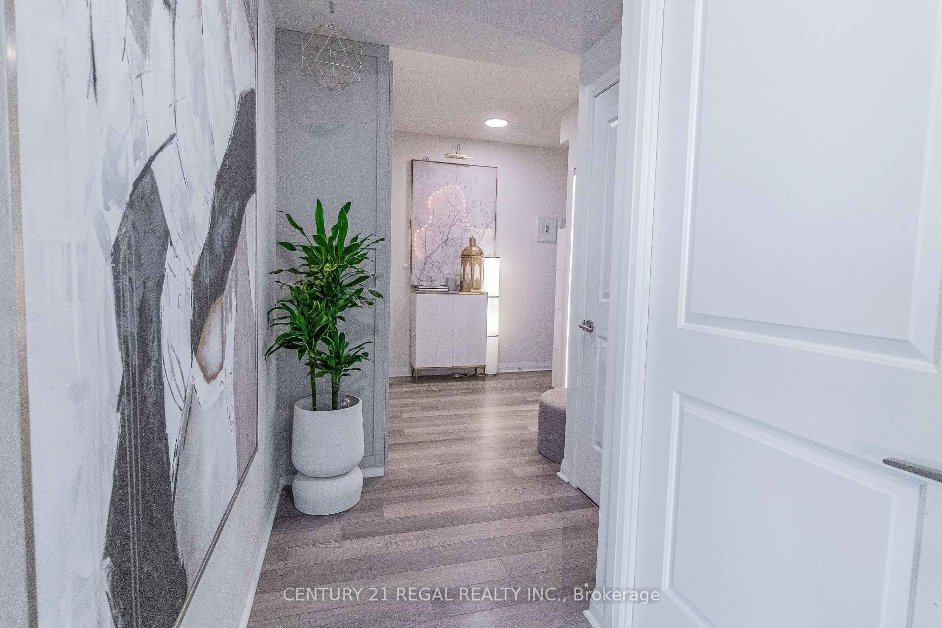 Indoor entryway for 5025 Four Springs Ave #2307, Mississauga Ontario L5R 0G5