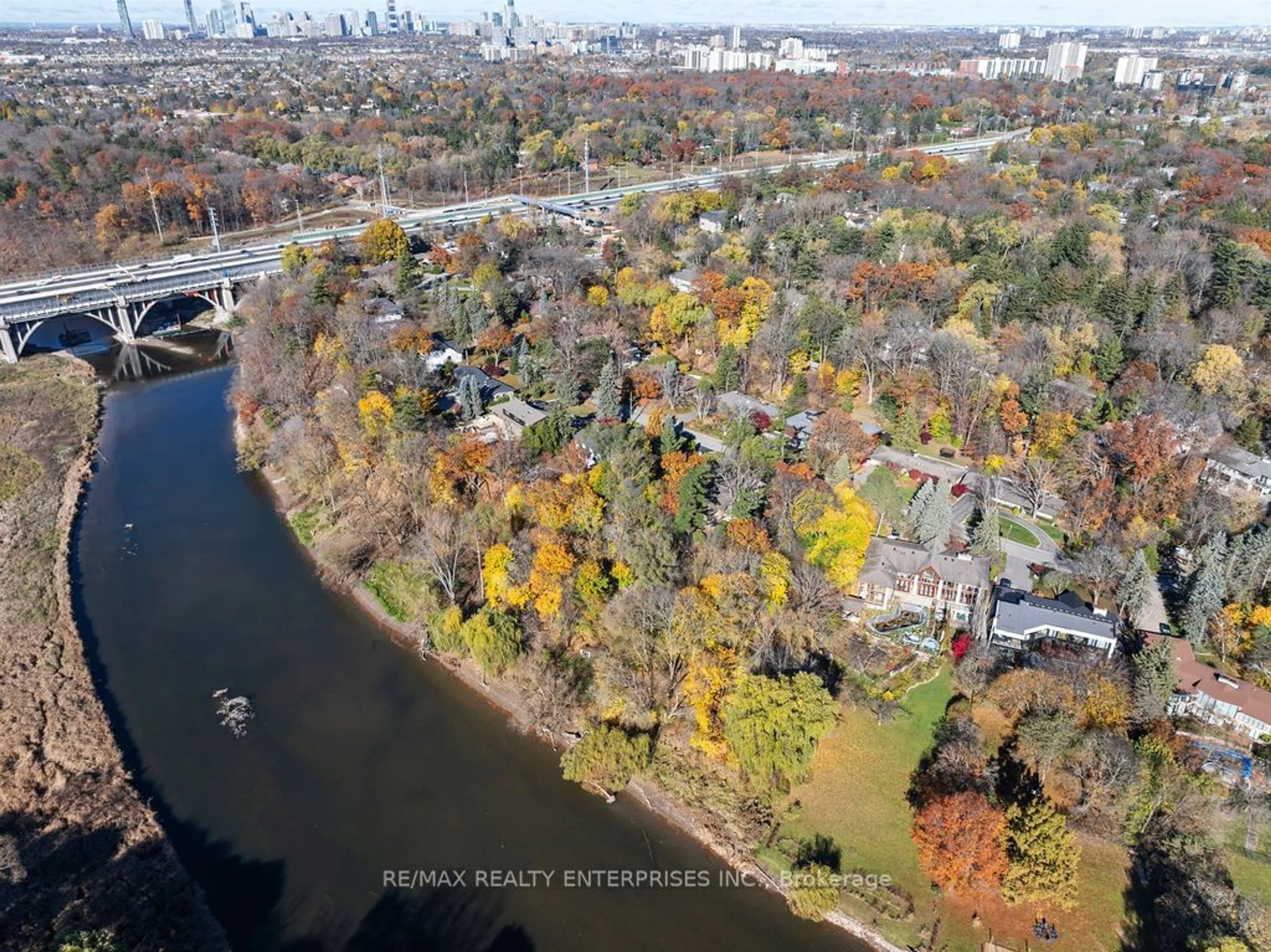 A pic from outside/outdoor area/front of a property/back of a property/a pic from drone, water/lake/river/ocean view for 1520 Pinetree Cres, Mississauga Ontario L5G 2S8