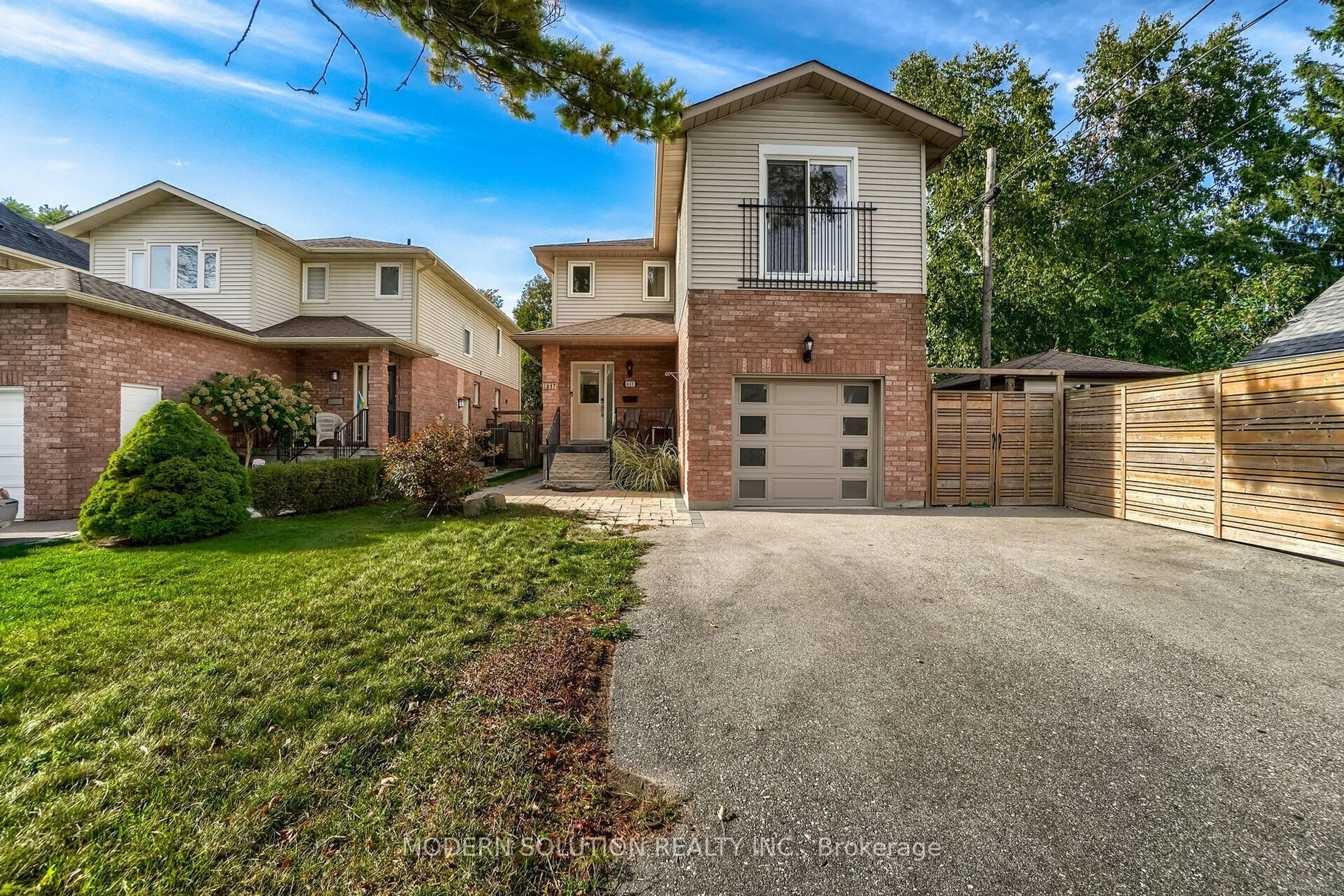 Home with brick exterior material, street for 617 Curzon Ave, Mississauga Ontario L5G 1P8