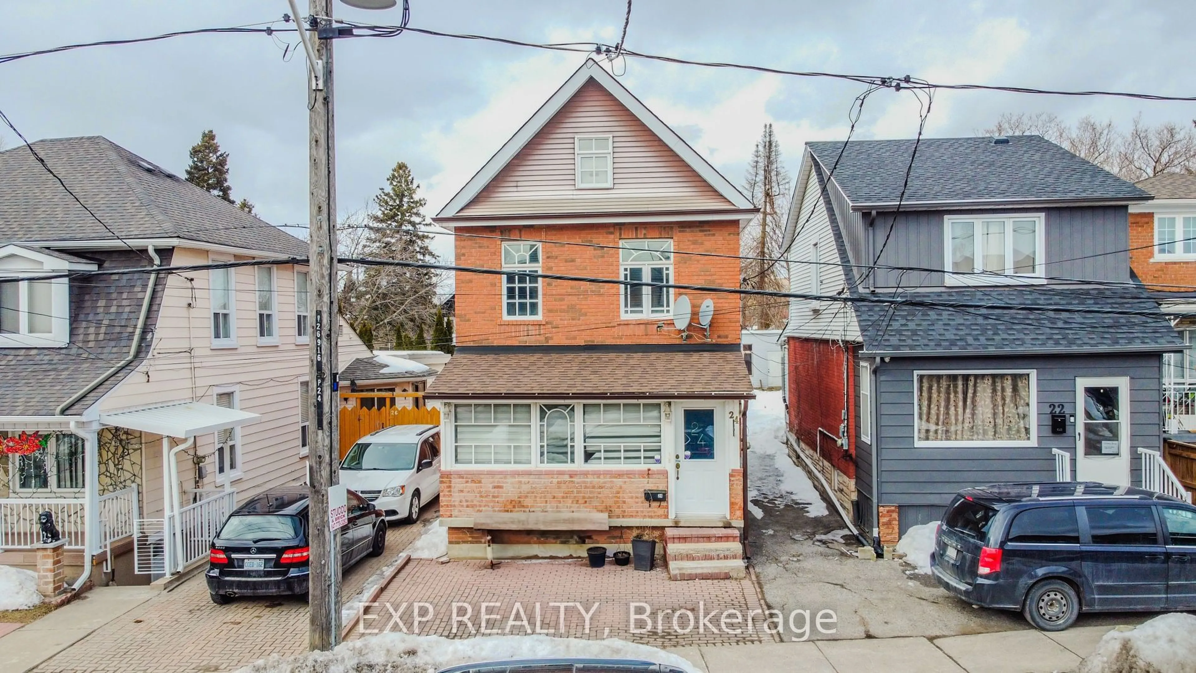 A pic from outside/outdoor area/front of a property/back of a property/a pic from drone, street for 24 Goldwin Ave, Toronto Ontario M6M 2C4