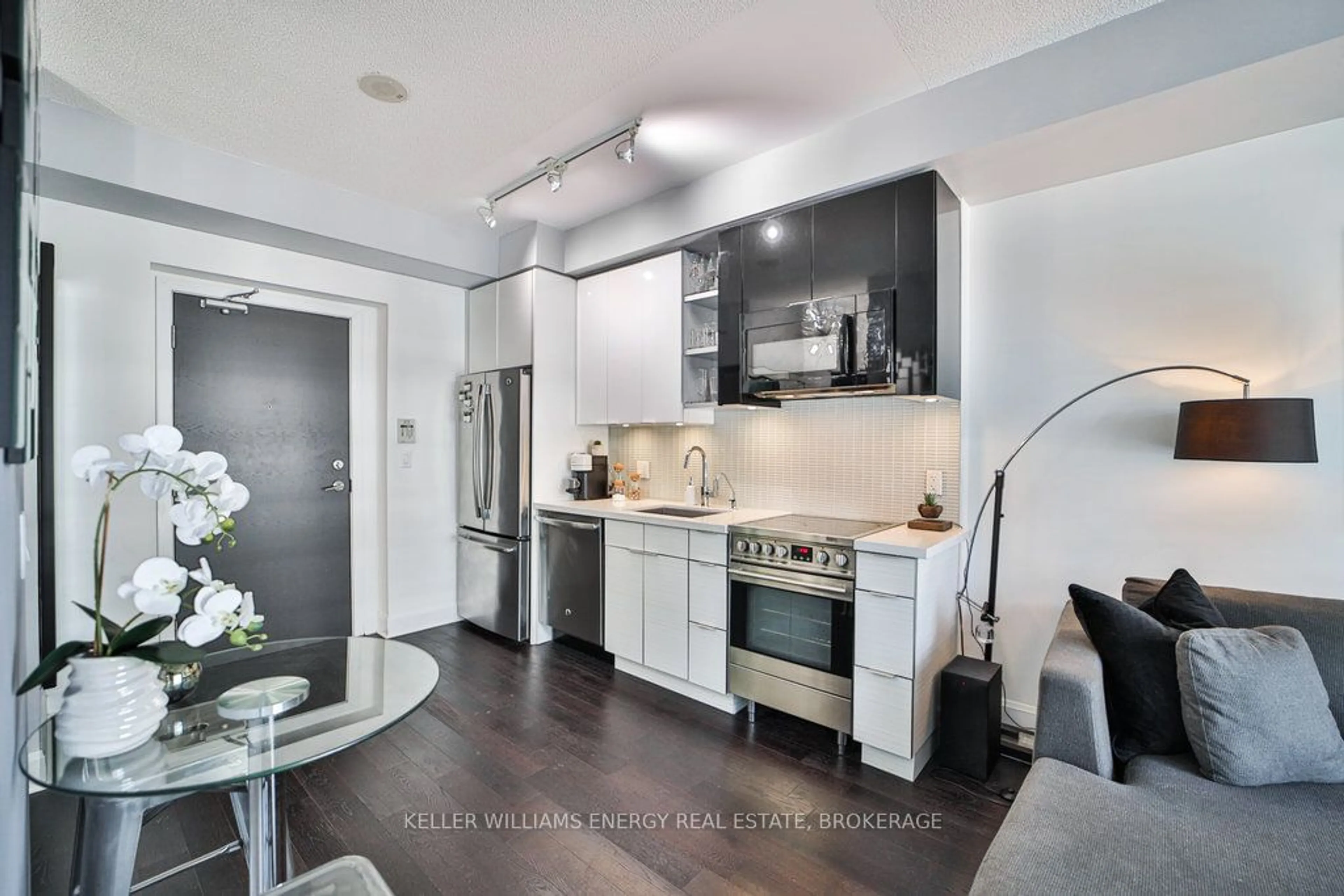 Open concept kitchen, unknown for 33 Shore Breeze Dr #606, Toronto Ontario M8V 0G1