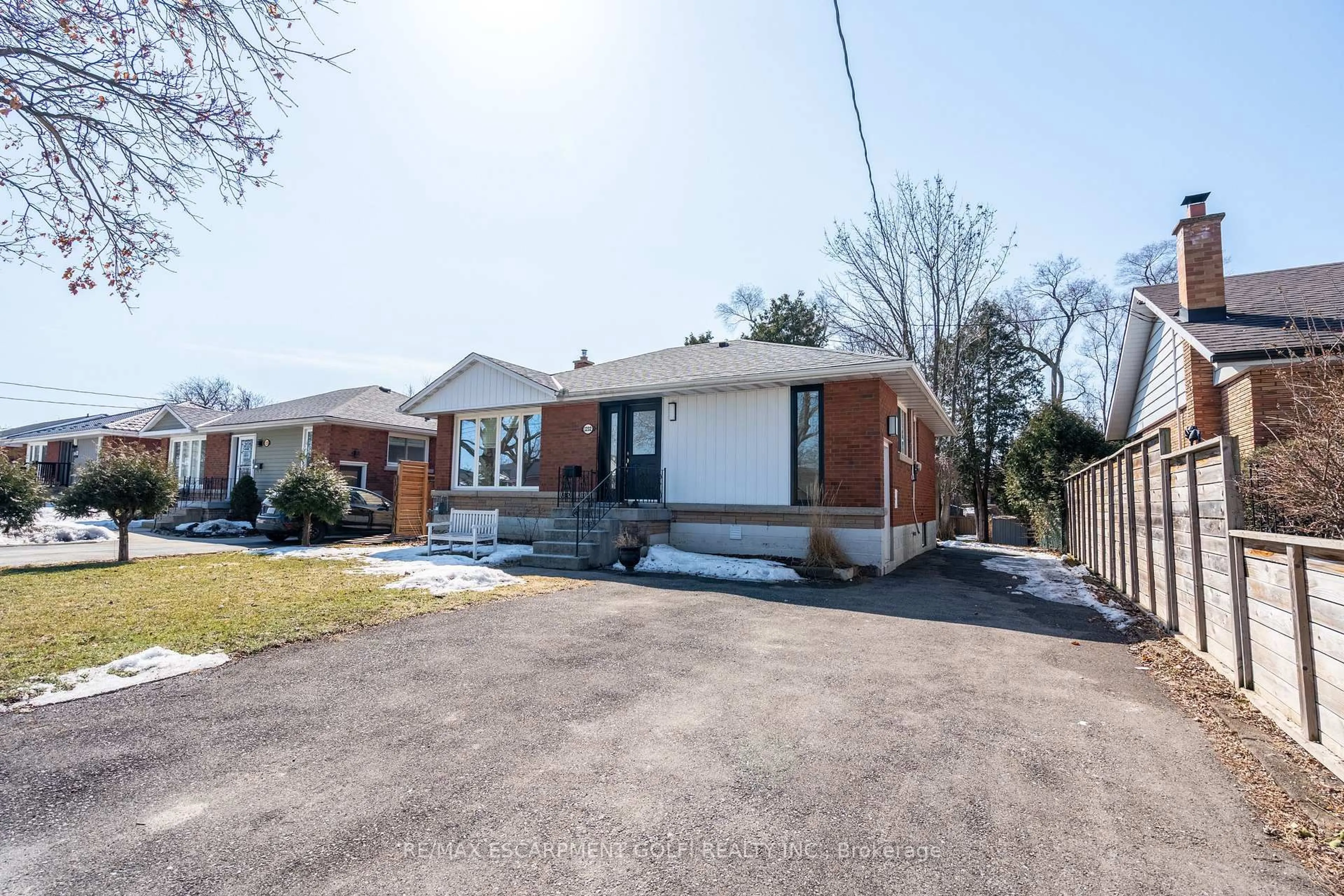 Home with brick exterior material, street for 1232 Homewood Dr, Burlington Ontario L7P 2M4