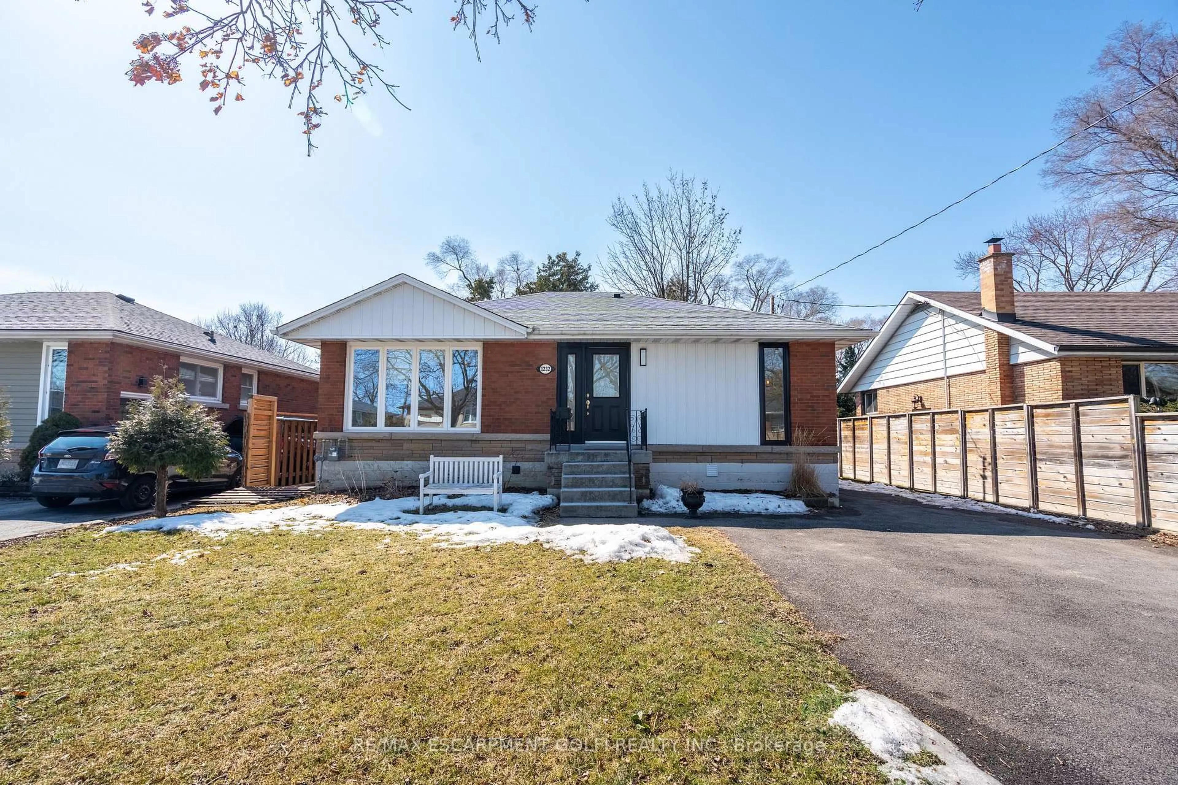 Home with brick exterior material, street for 1232 Homewood Dr, Burlington Ontario L7P 2M4