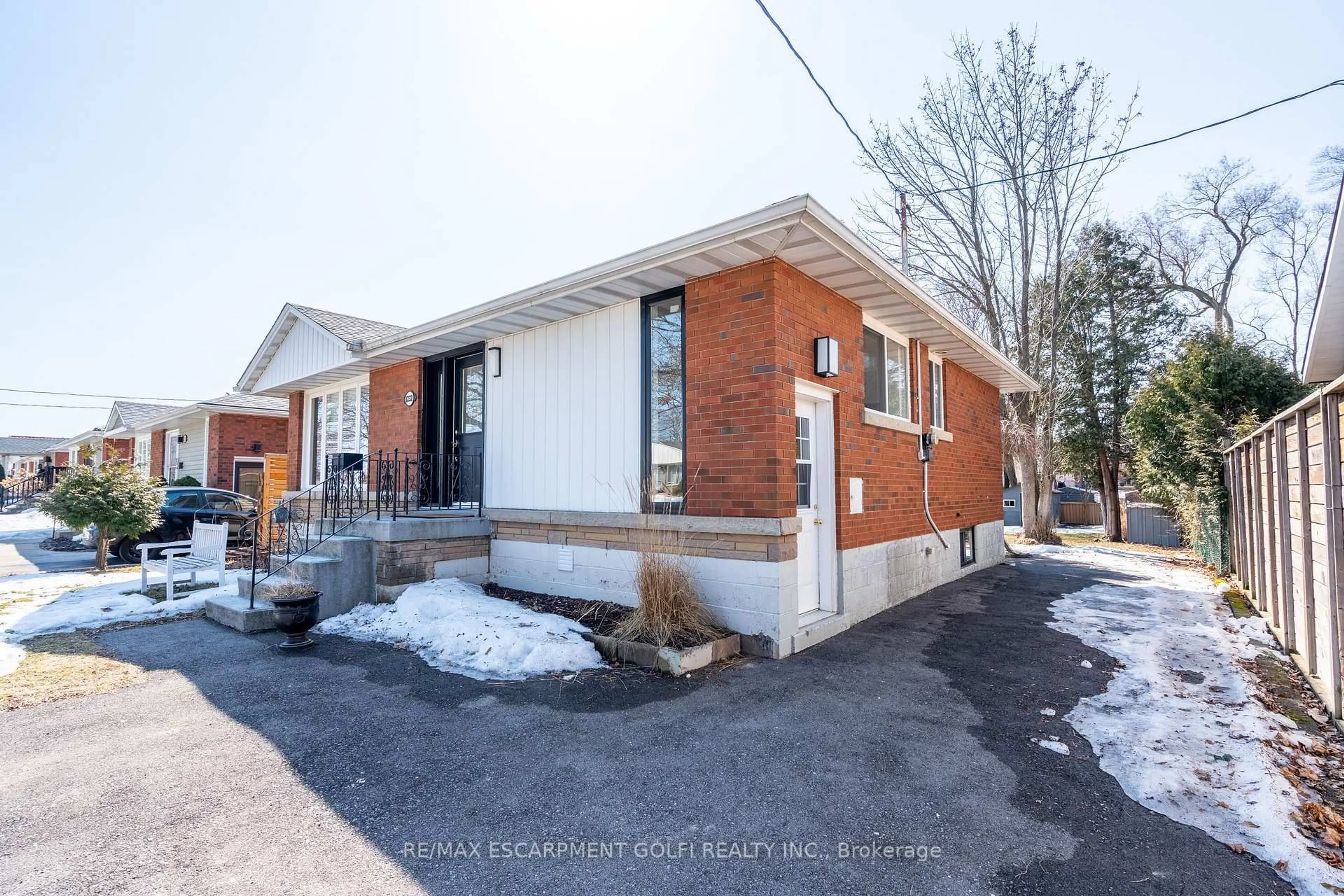 Home with brick exterior material, street for 1232 Homewood Dr, Burlington Ontario L7P 2M4