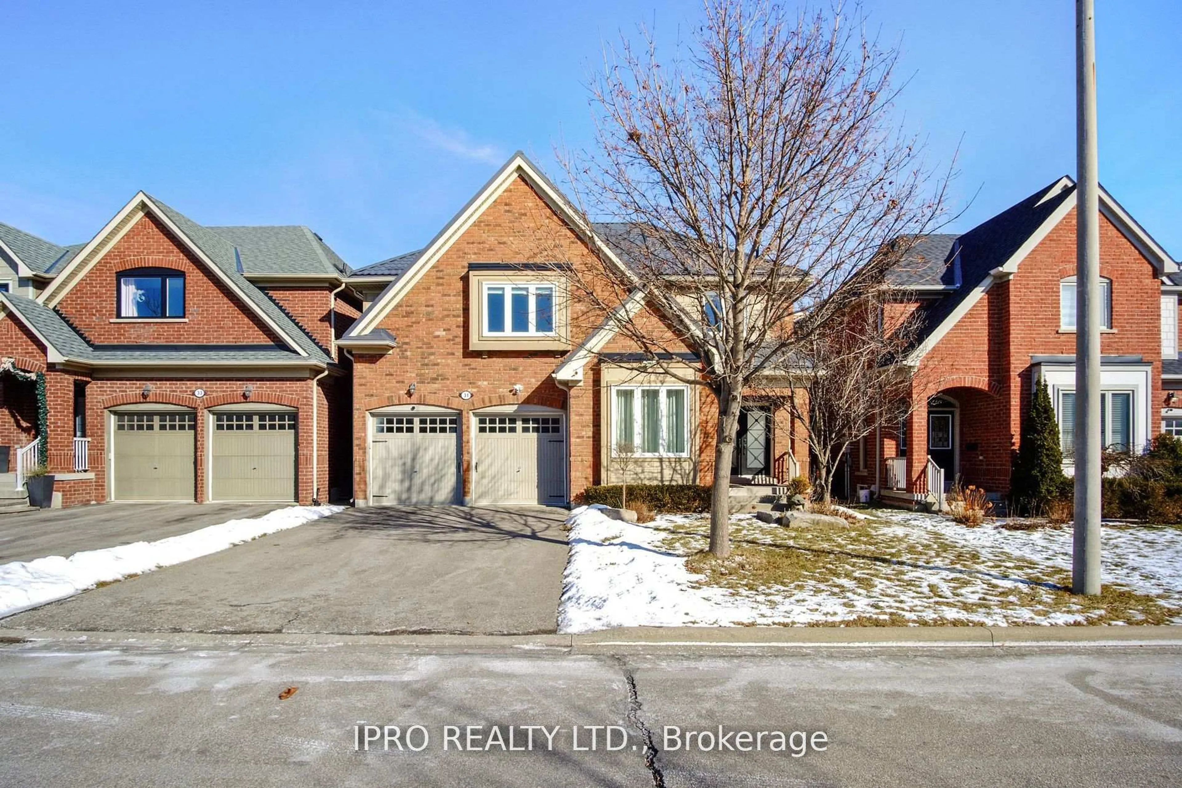 Home with brick exterior material, street for 31 Callisto Crt, Mississauga Ontario L5M 0A1