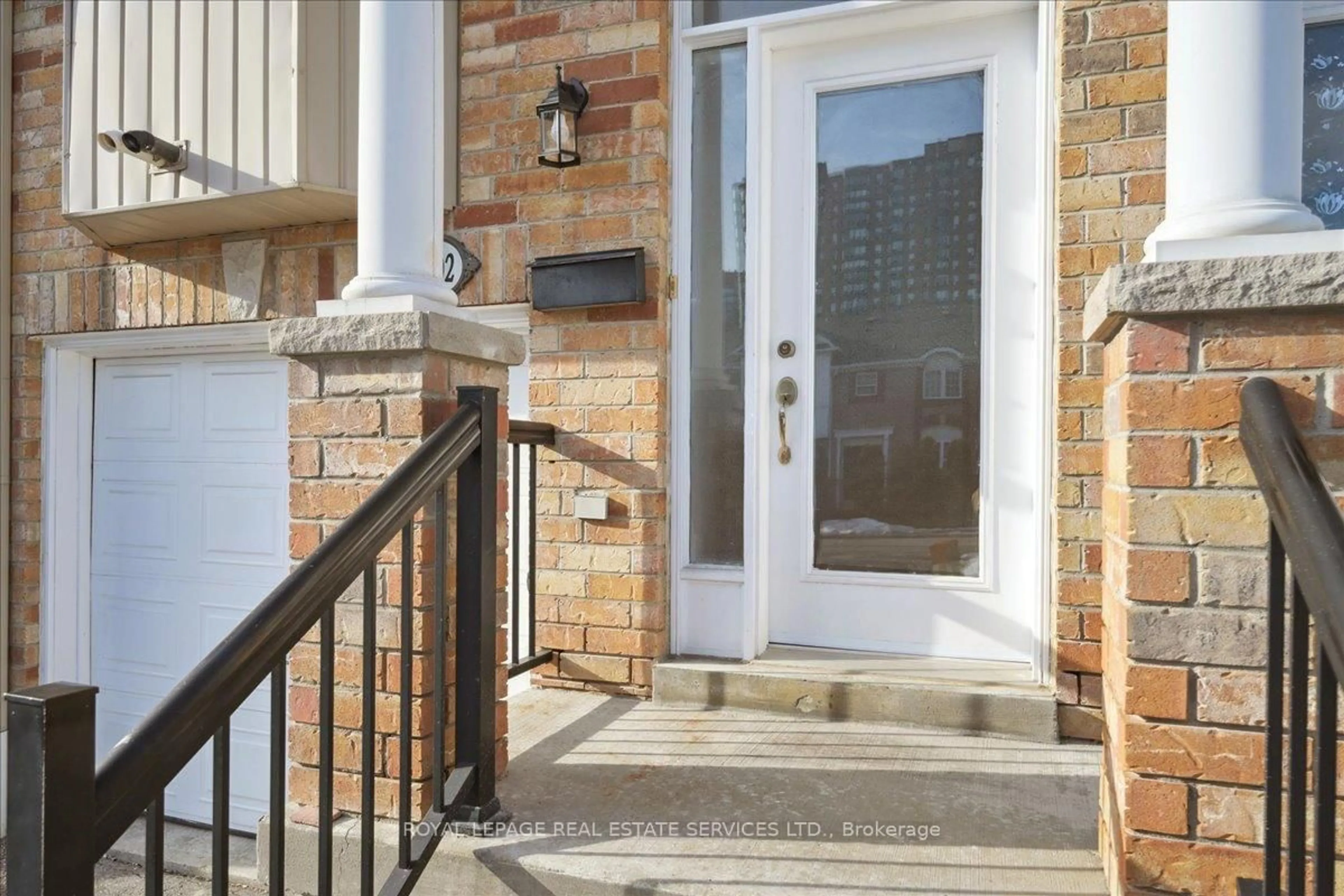 Indoor entryway for 3302 Pinto Pl, Mississauga Ontario L5B 1V7