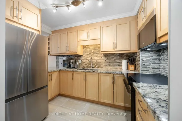 Additional property image - 151 La Rose Ave Unit 807