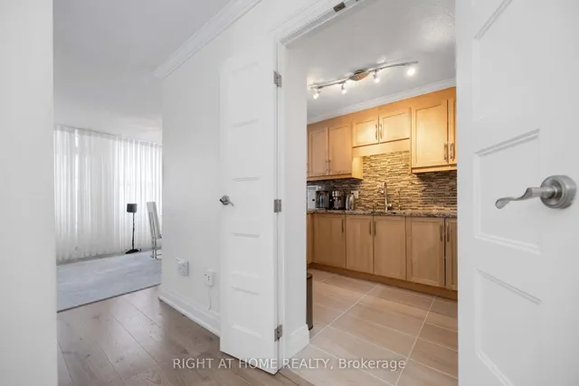 Additional property image - 151 La Rose Ave Unit 807