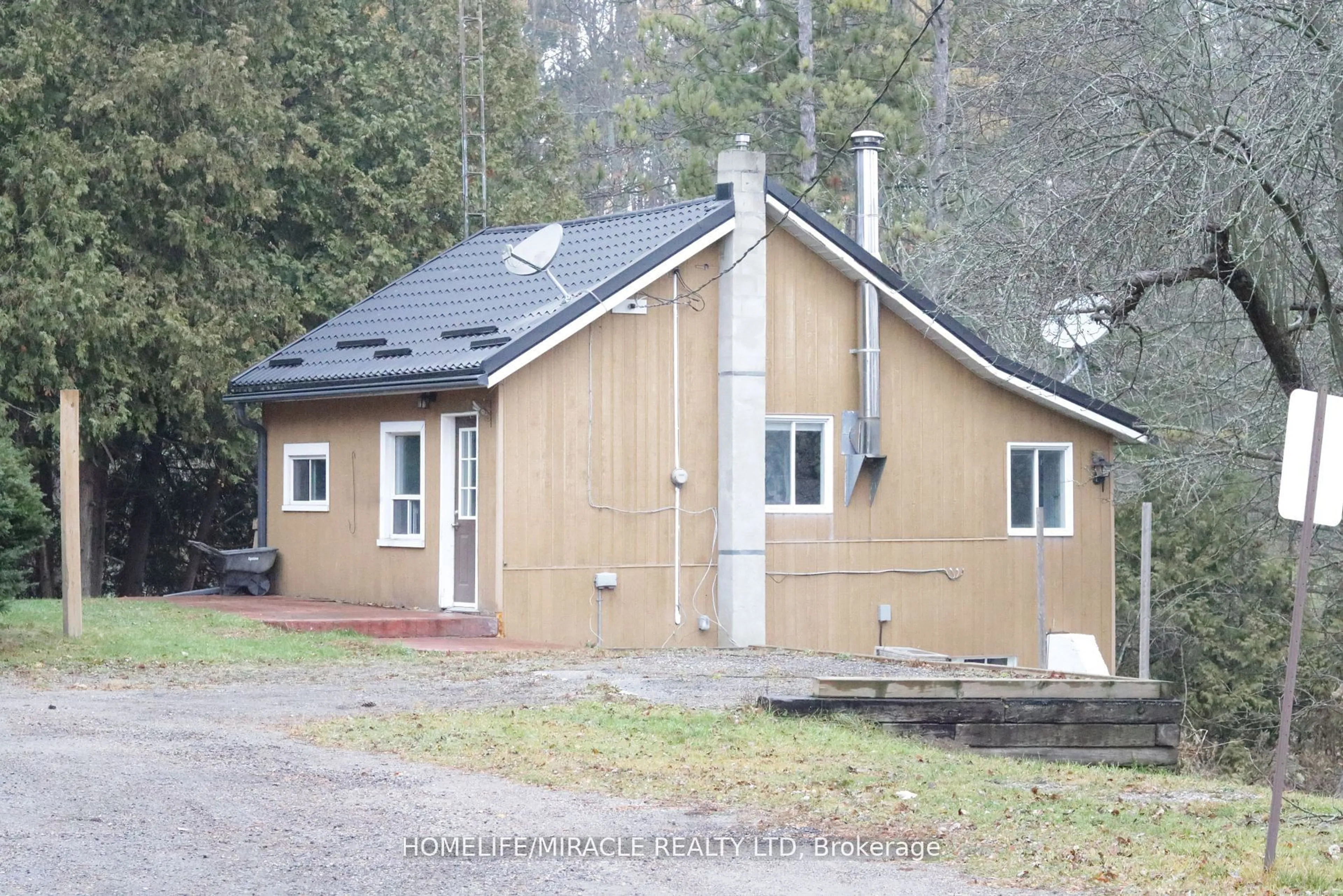 A pic from outside/outdoor area/front of a property/back of a property/a pic from drone, building for 15685 Innis Lake Rd, Caledon Ontario L7C 3A2