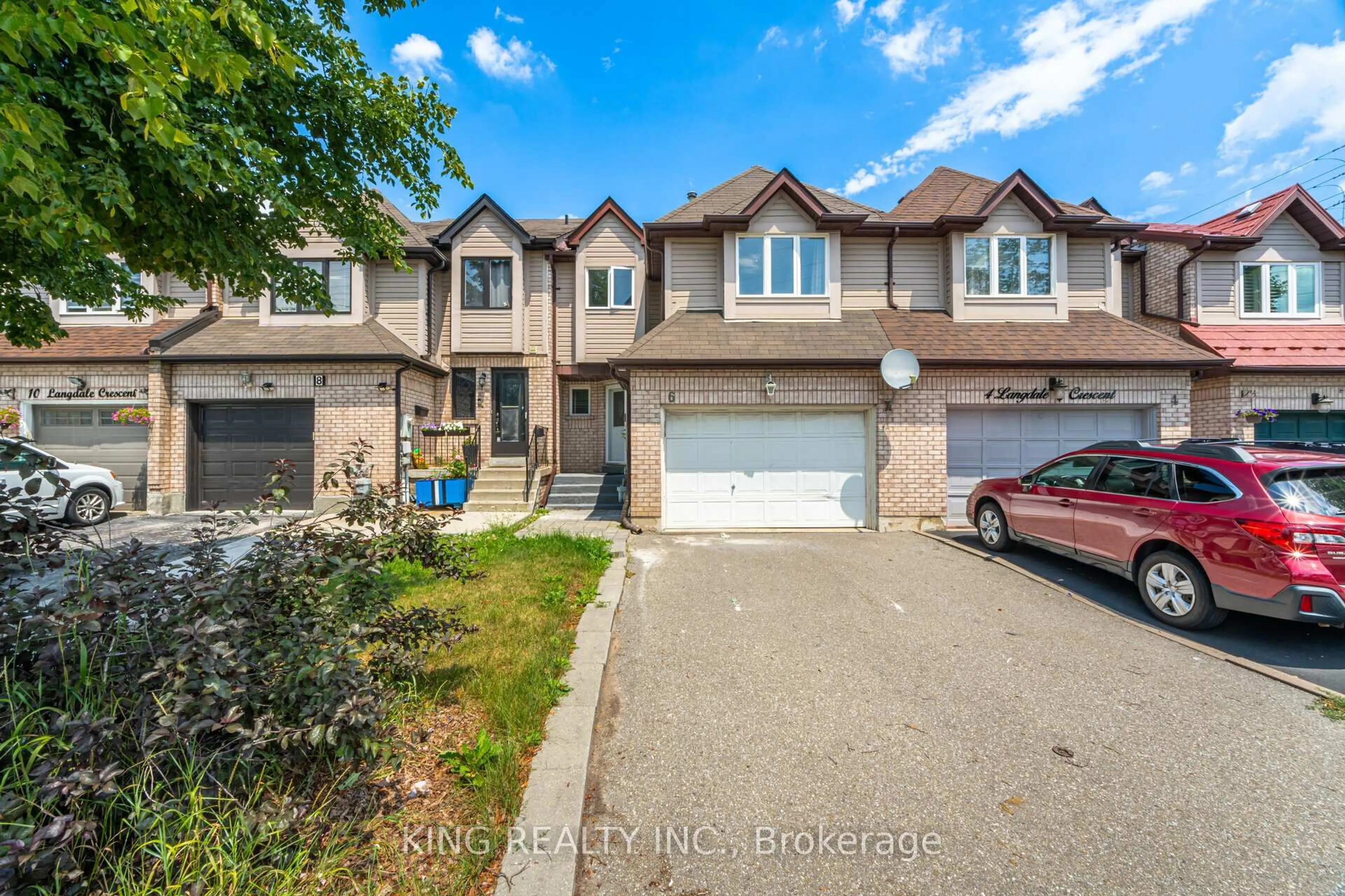 A pic from outside/outdoor area/front of a property/back of a property/a pic from drone, street for 6 Langdale Cres, Brampton Ontario L6Y 4S2