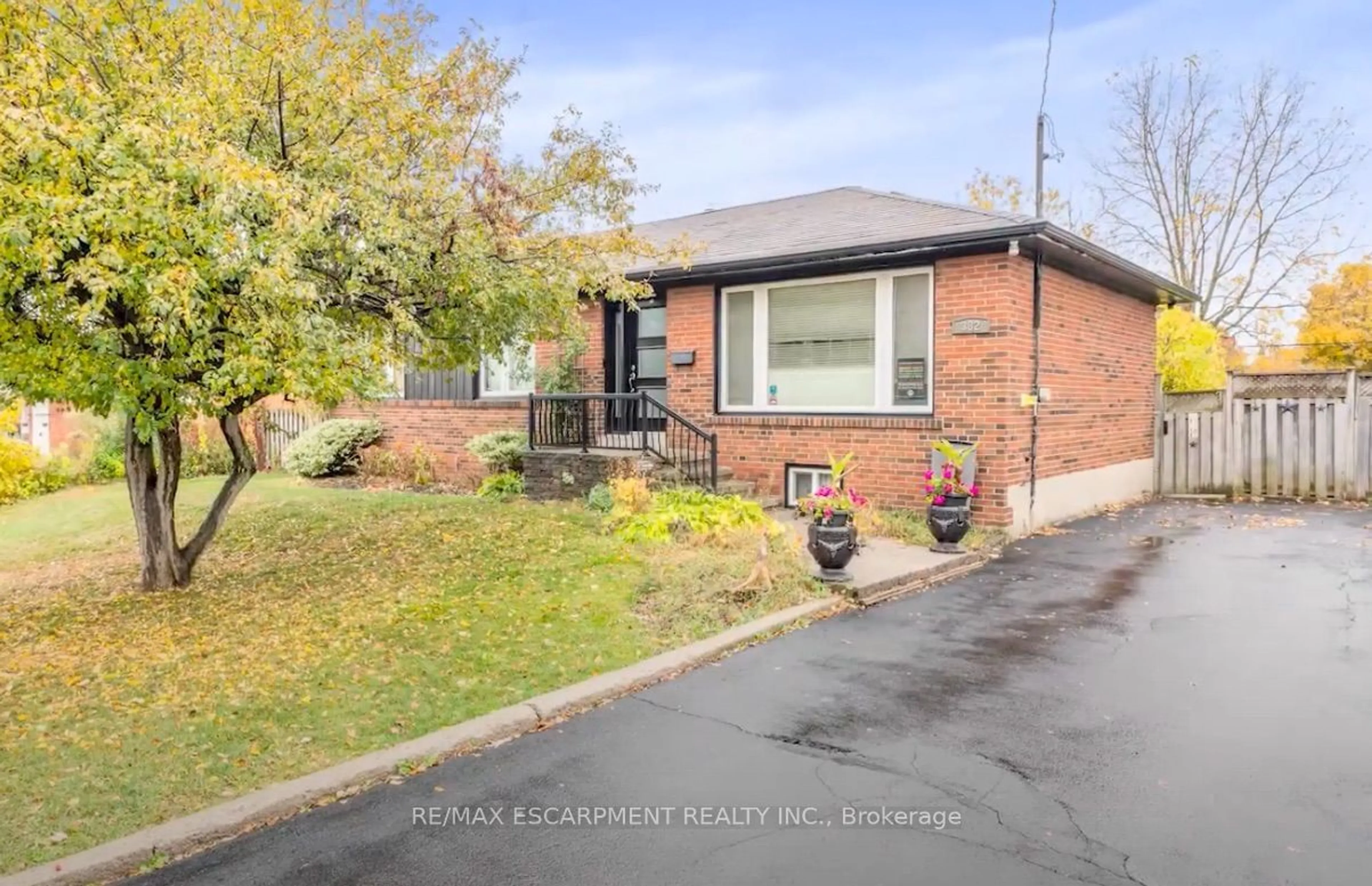 Home with brick exterior material, street for 382 Third Line, Oakville Ontario L6L 4A4