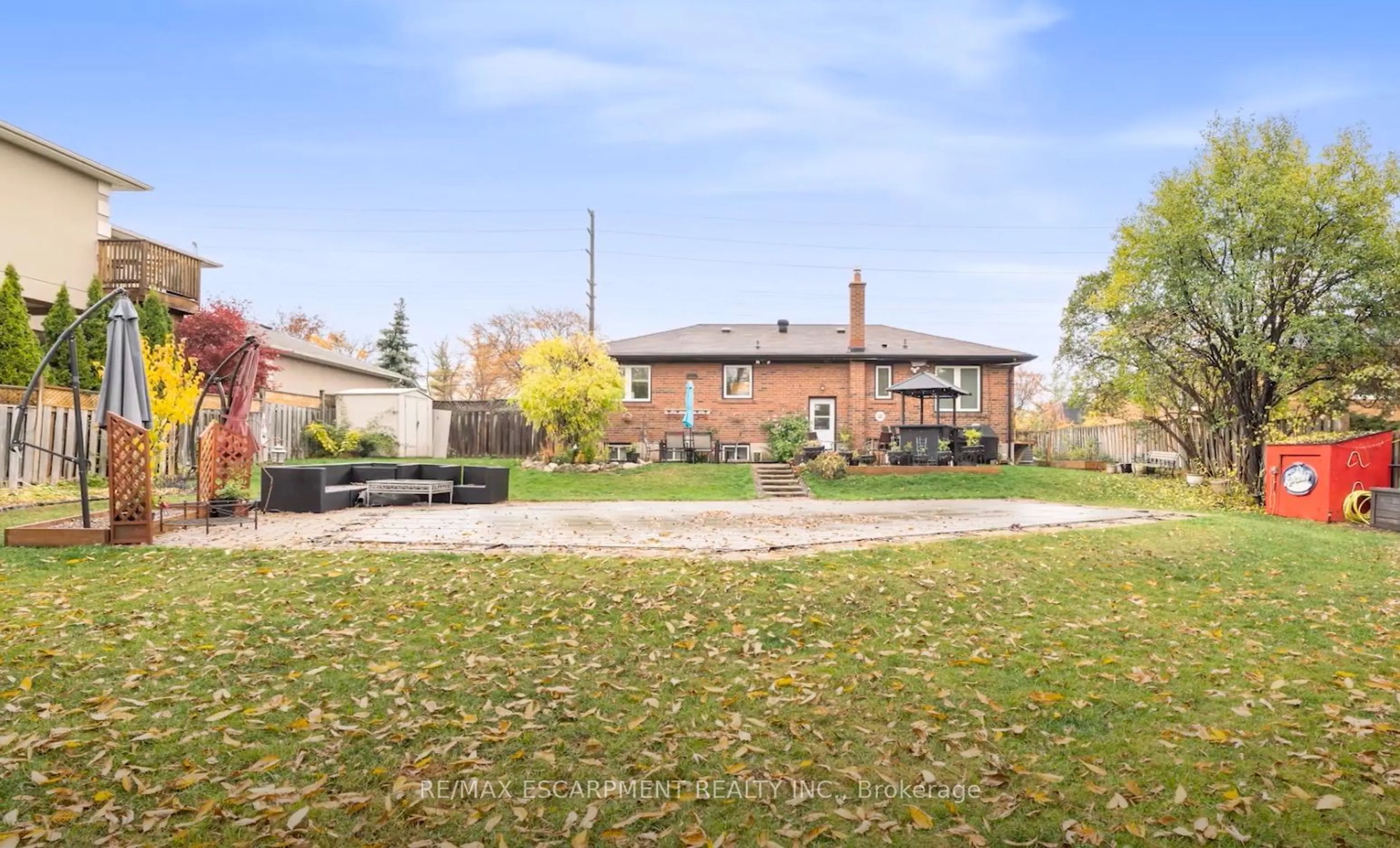 A pic from outside/outdoor area/front of a property/back of a property/a pic from drone, street for 382 Third Line, Oakville Ontario L6L 4A4