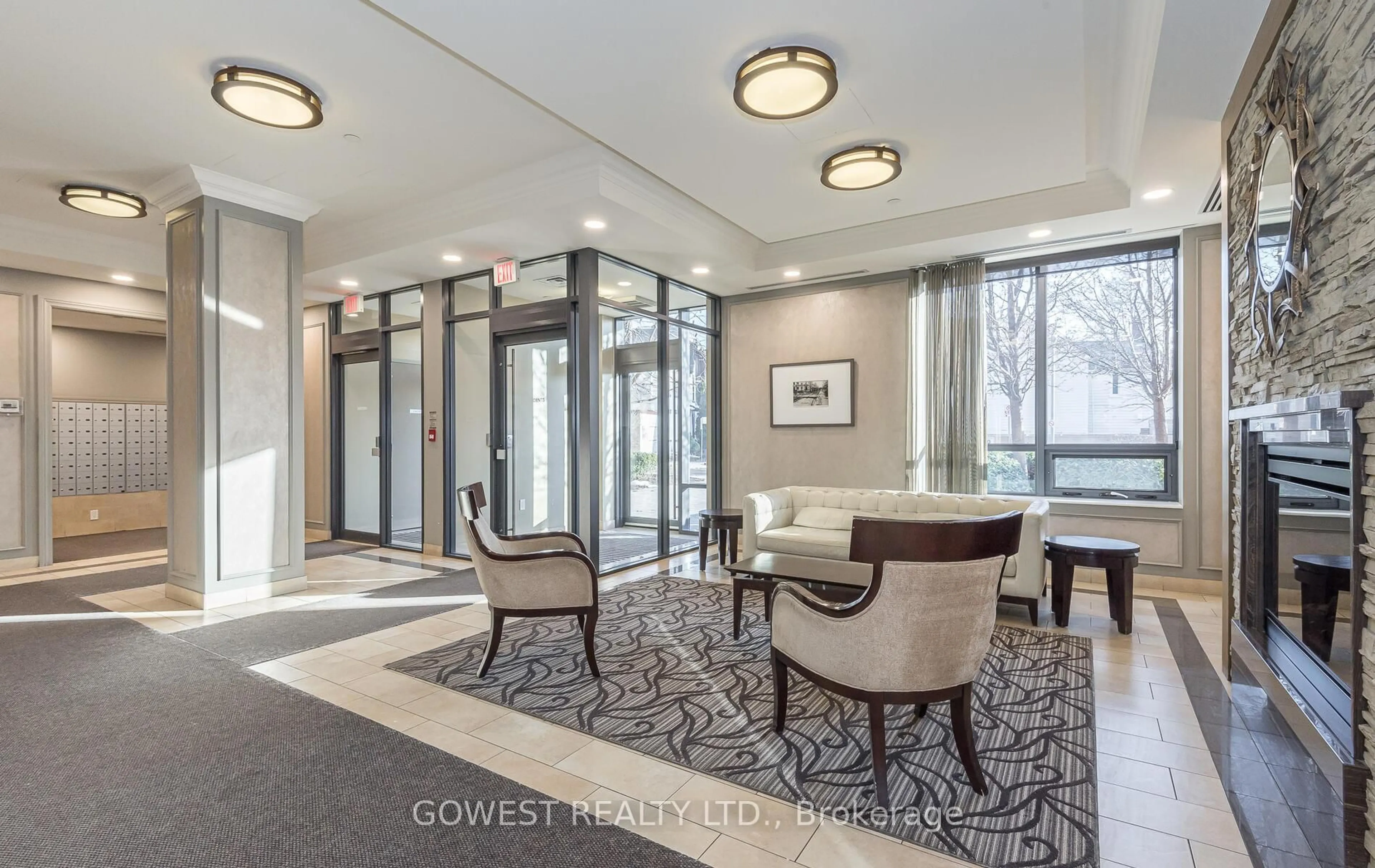 Indoor foyer for 61 Heintzman St #1305, Toronto Ontario M6P 5A2