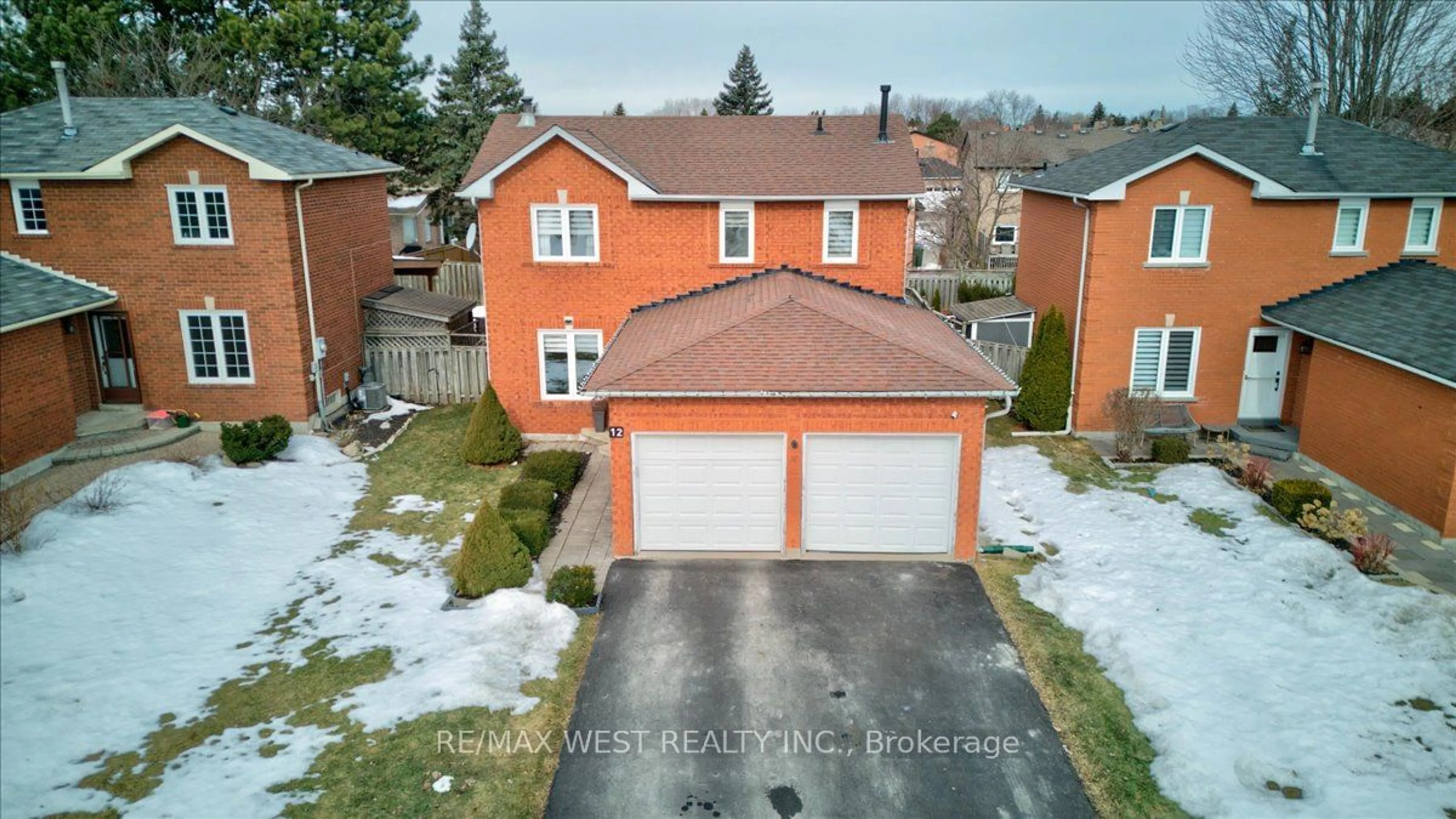 A pic from outside/outdoor area/front of a property/back of a property/a pic from drone, street for 12 Whitbread Ave, Caledon Ontario L7E 1L4