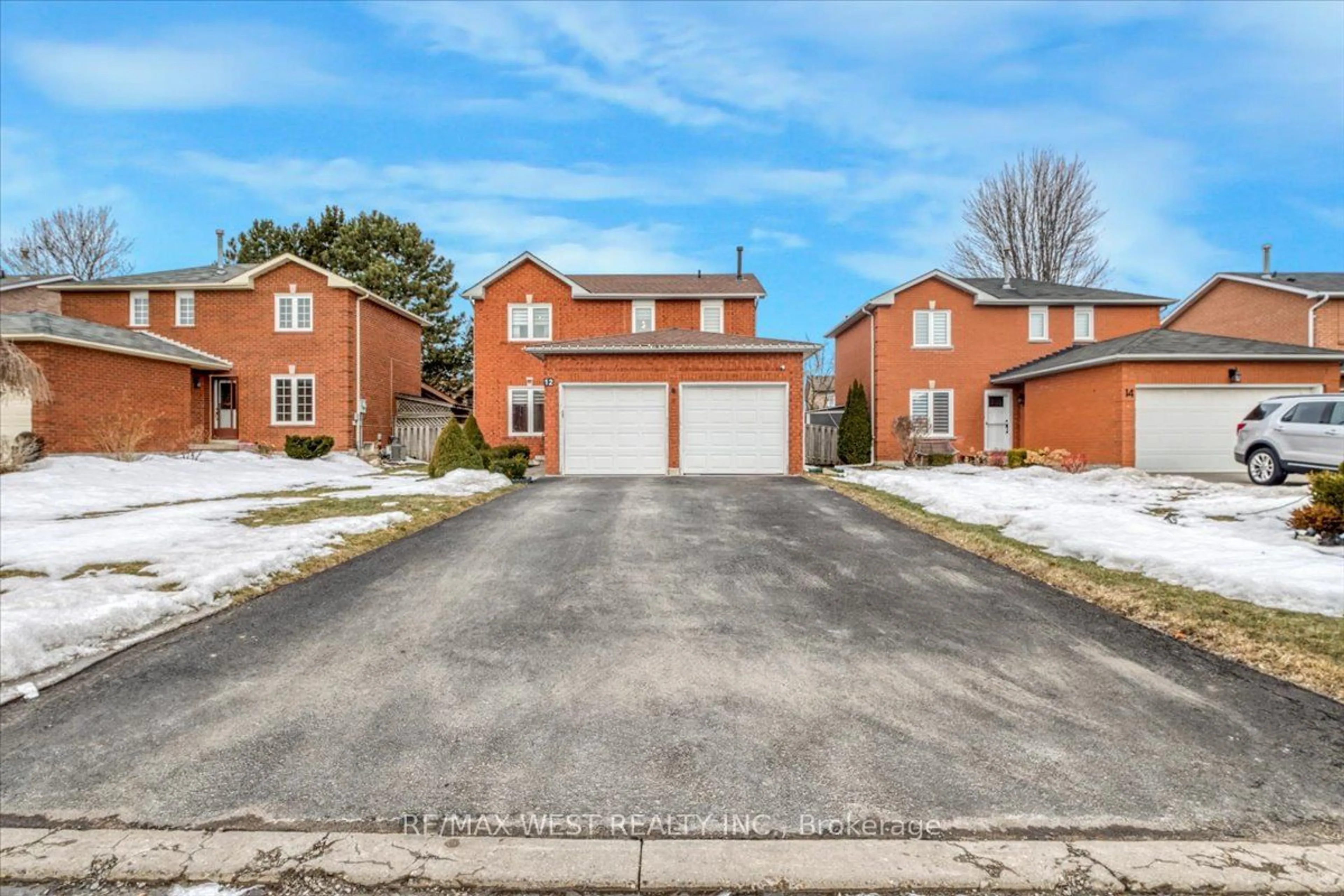 A pic from outside/outdoor area/front of a property/back of a property/a pic from drone, street for 12 Whitbread Ave, Caledon Ontario L7E 1L4