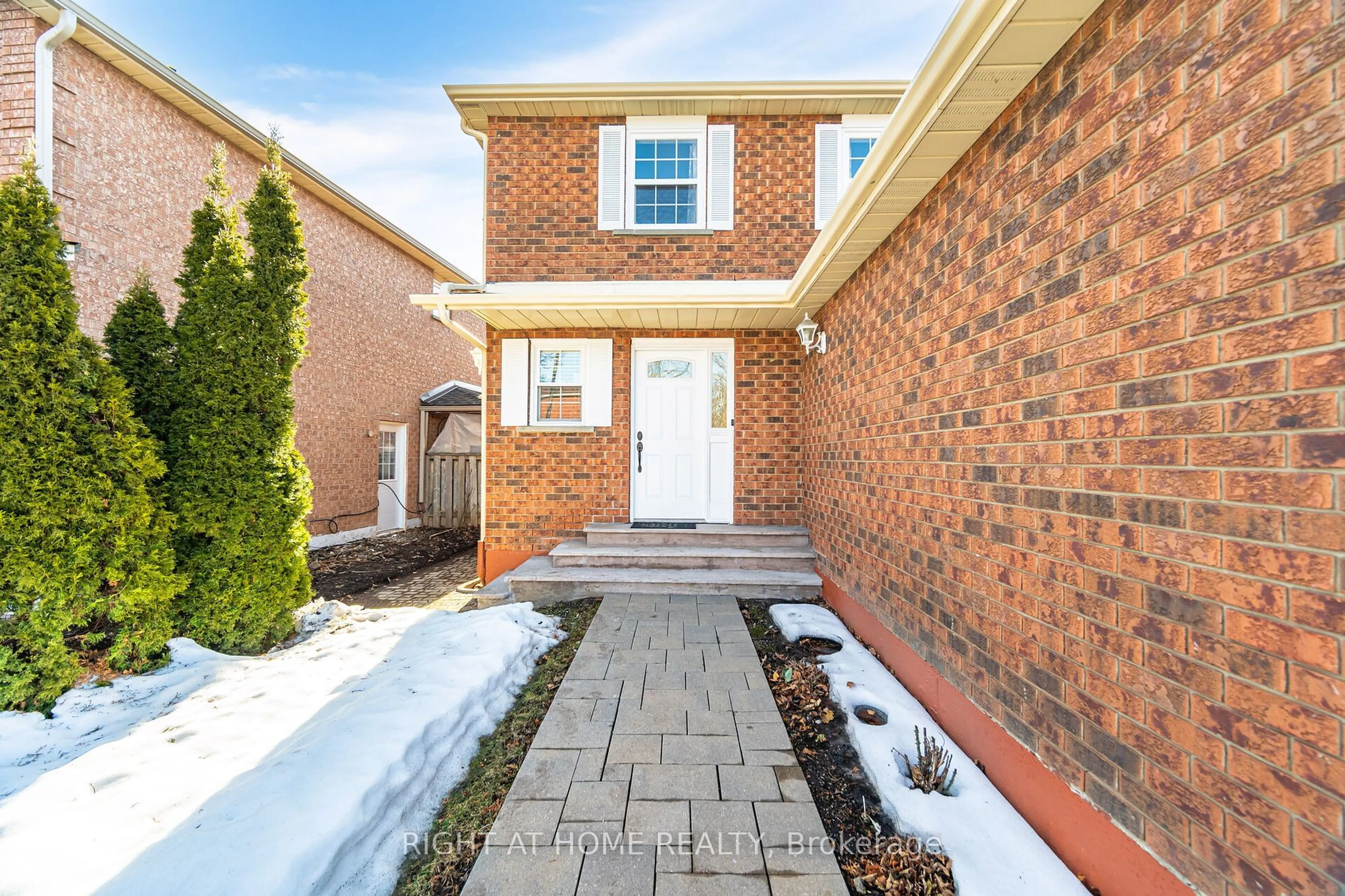 Home with brick exterior material, street for 3034 Europa Crt, Mississauga Ontario L5N 4S8