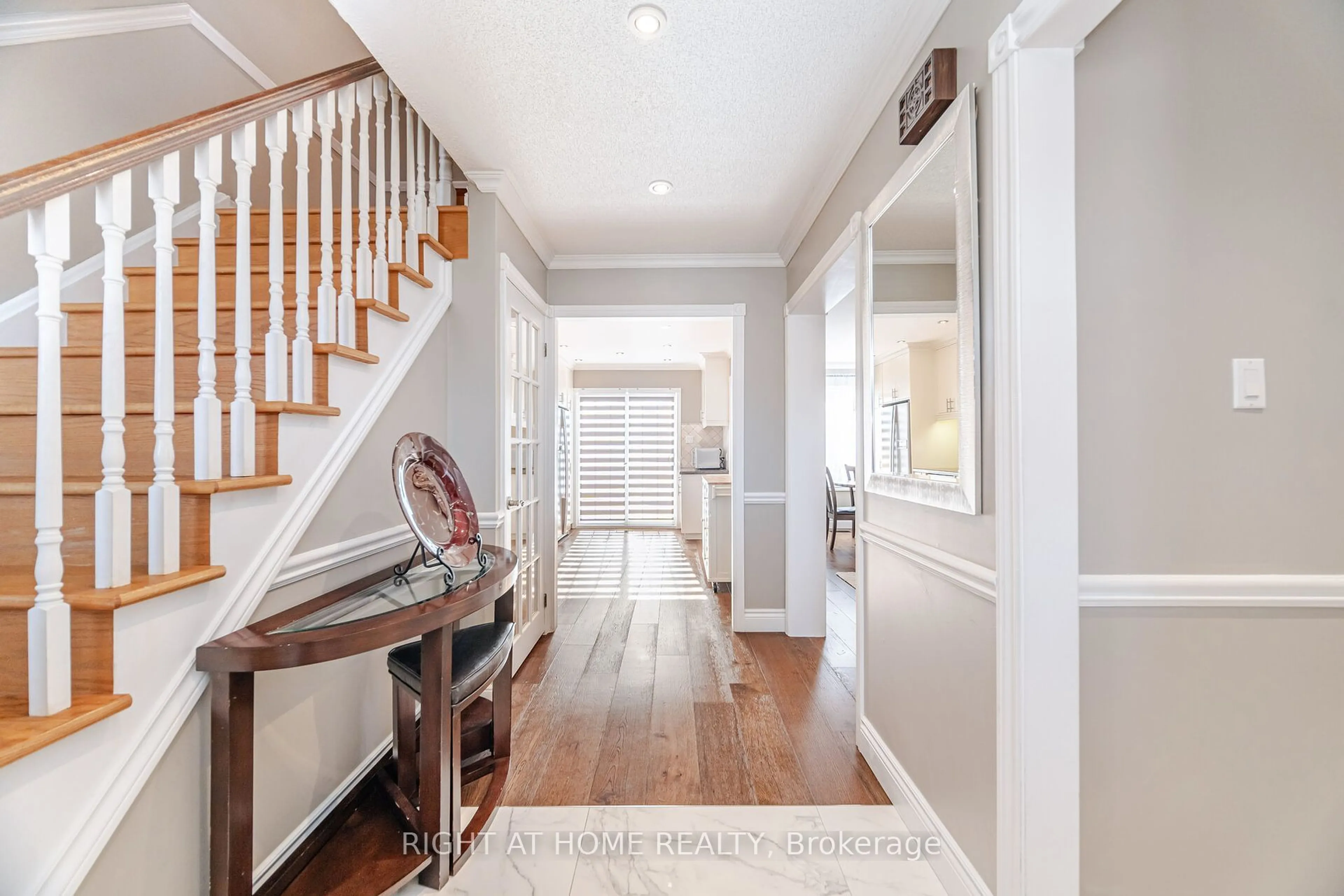 Indoor entryway for 3034 Europa Crt, Mississauga Ontario L5N 4S8