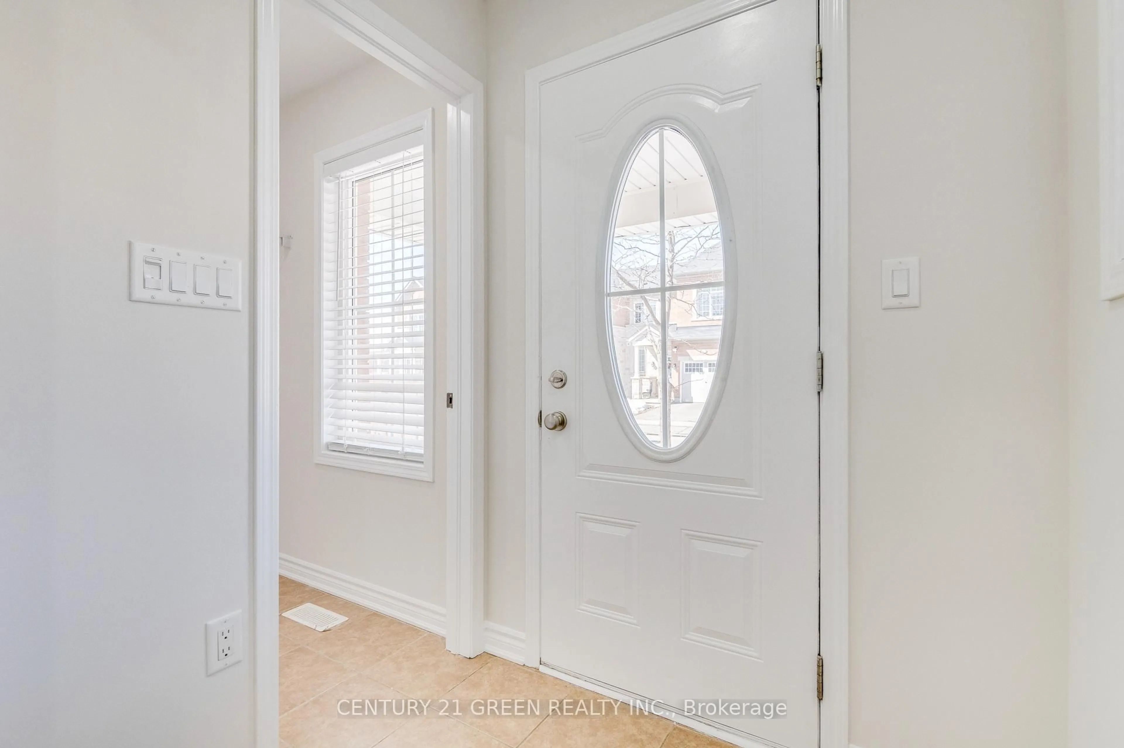 Indoor entryway for 34 Dredge Crt, Milton Ontario L9T 8T1