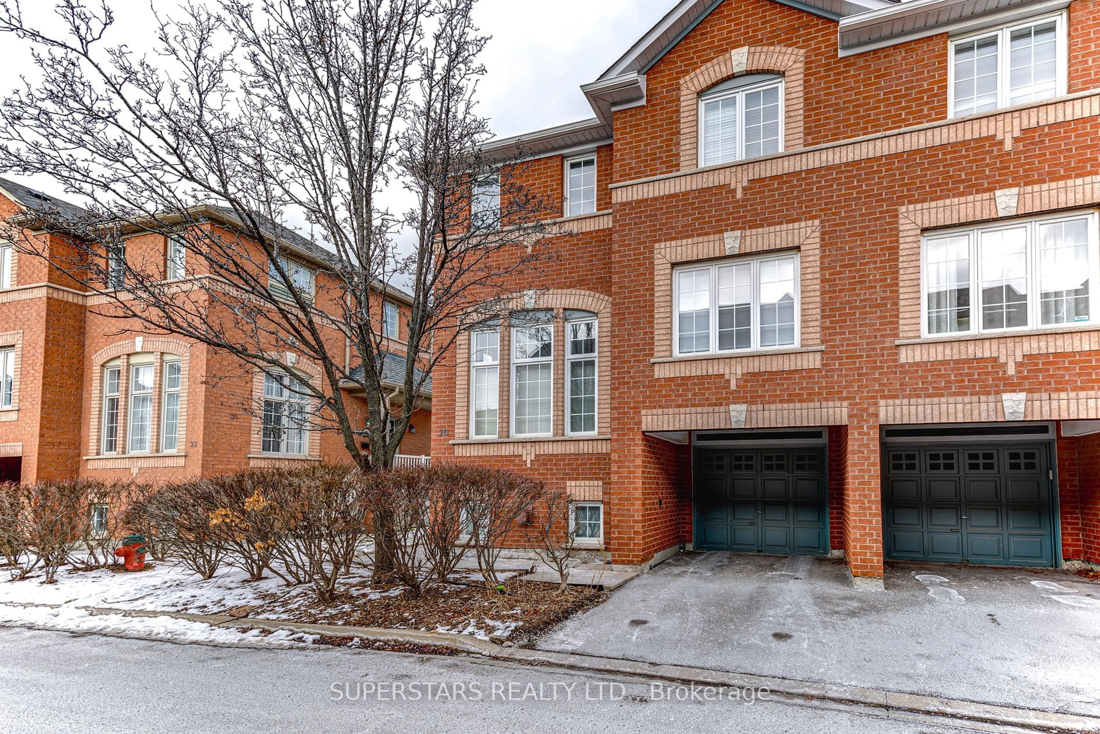 Home with brick exterior material, street for 5031 East Mill Rd #20, Mississauga Ontario L5V 2M5