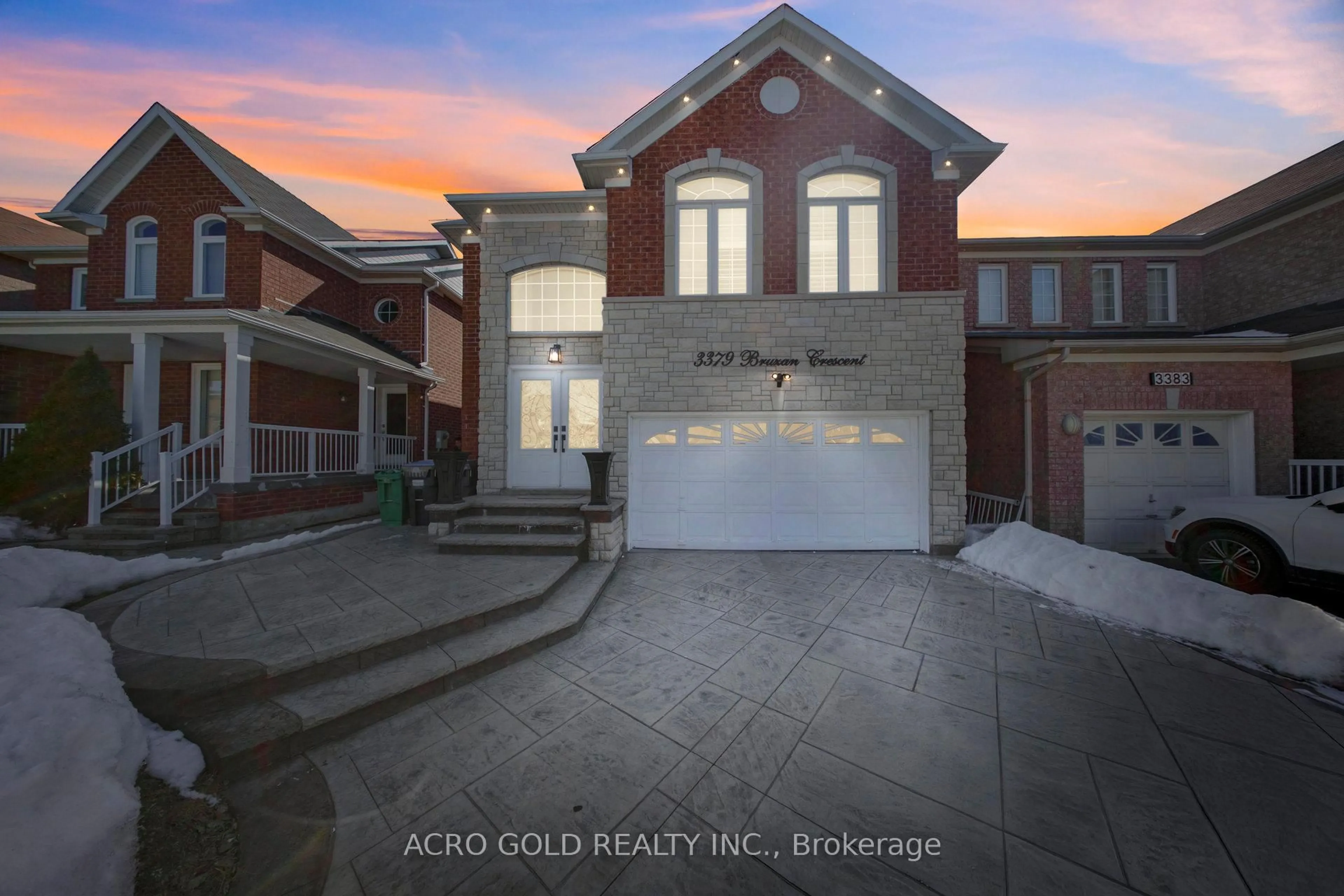 Home with brick exterior material, street for 3379 Bruzan Cres, Mississauga Ontario L5N 8M3