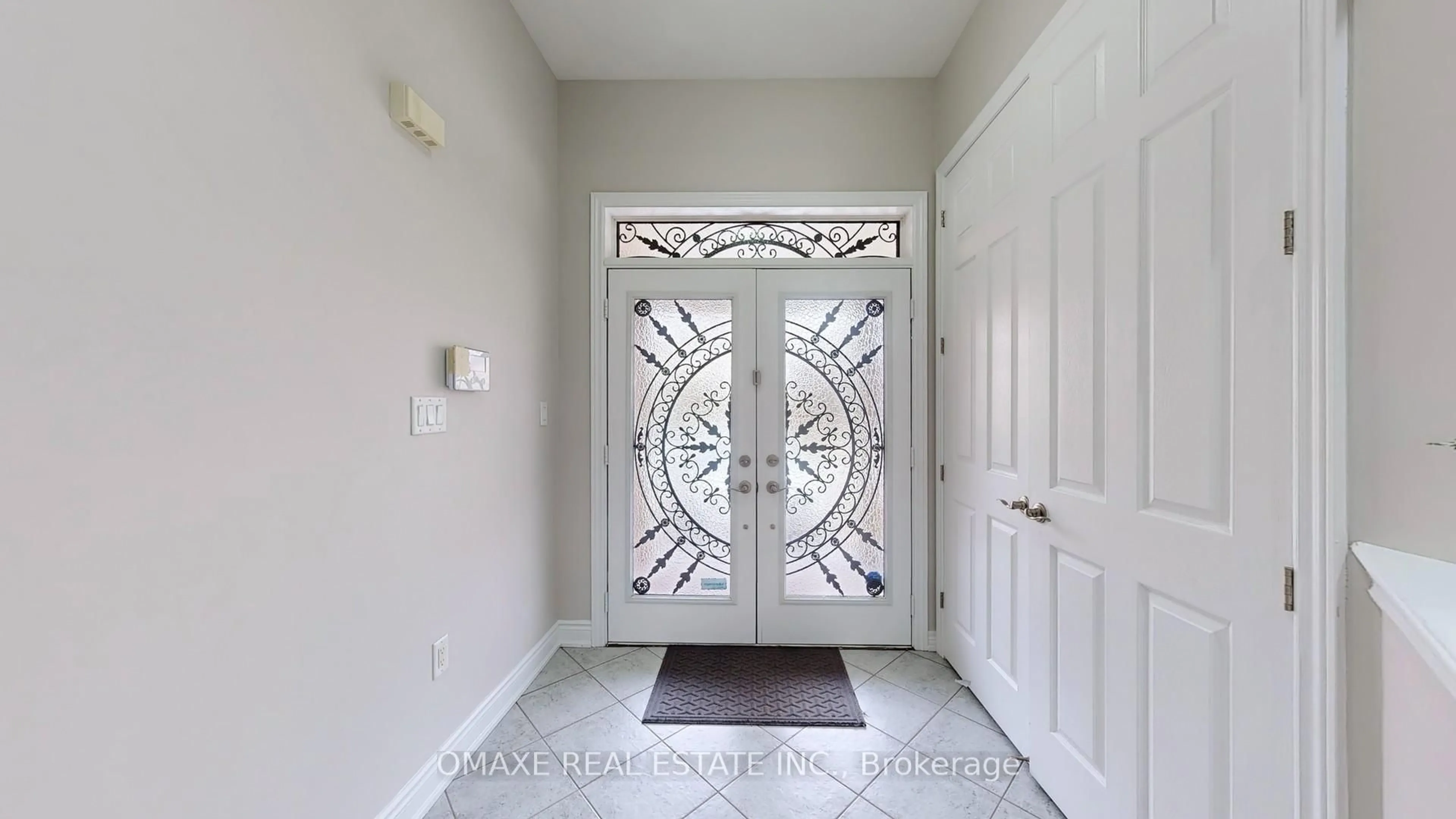 Indoor entryway for 218 Bonnieglen Farm Blvd, Caledon Ontario L7C 4B9